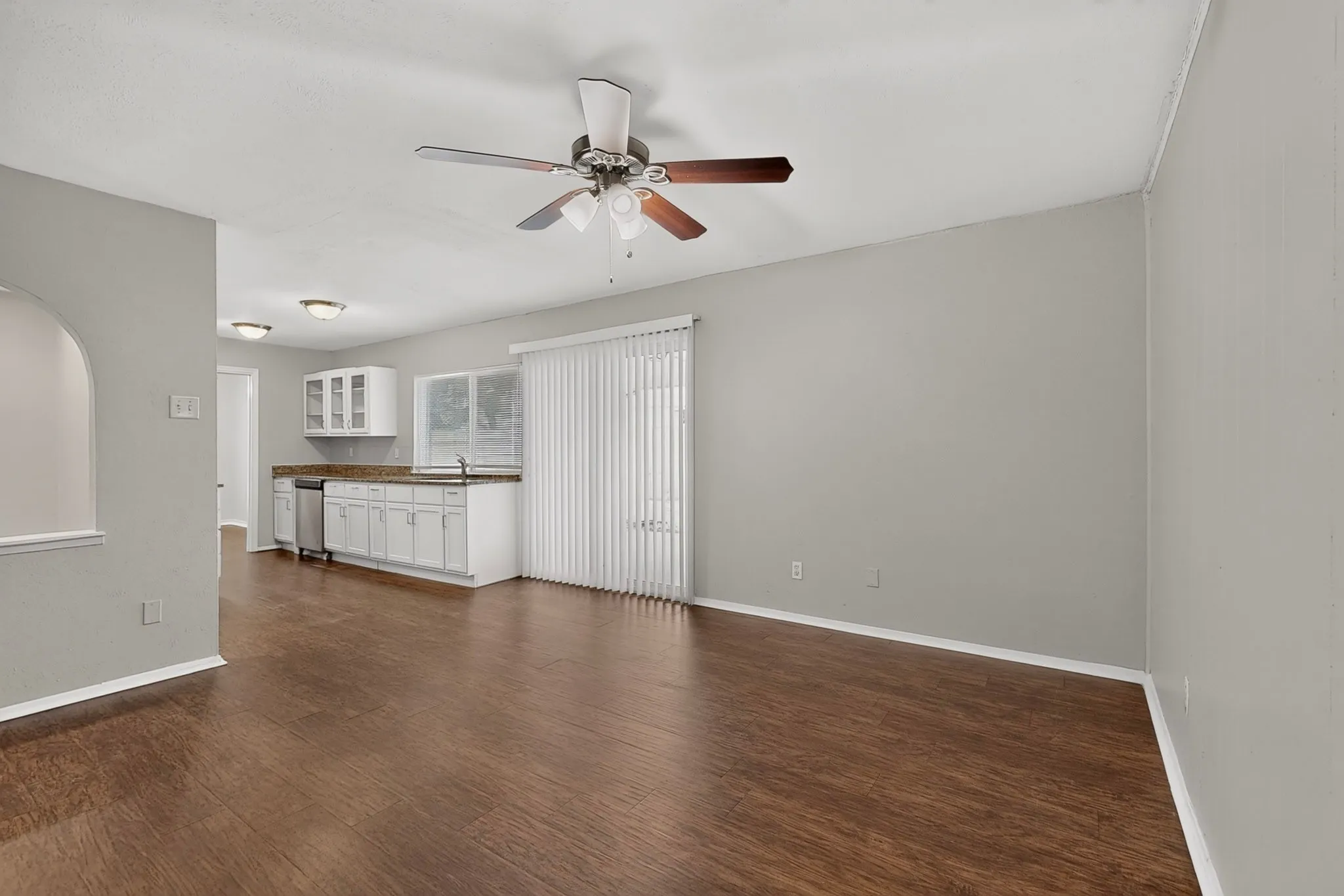 Single Family Residence For Sale in Dallas County , 433 Solitude Drive, Garland, Texas 75043, 3 Bedrooms, 2 Bathrooms, 2 Garage spaces, 1,675 Sqft, built in 1974, Price $280,000, mls#21335618, Real Estate Agent in Garland, Homes For Sale in Dallas county, Homes For Sale in Garland, Realtor in Garland Texas, Real Estate Brokerage Independent Realty Texas, Luminita Cordes Realtor
