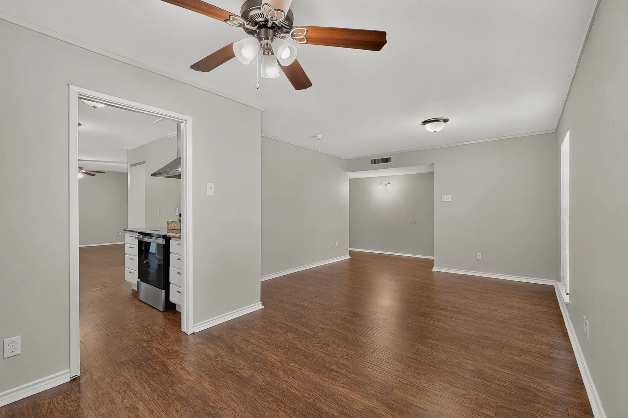 Single Family Residence For Sale in Dallas County , 433 Solitude Drive, Garland, Texas 75043, 3 Bedrooms, 2 Bathrooms, 2 Garage spaces, 1,675 Sqft, built in 1974, Price $280,000, mls#21335618, Real Estate Agent in Garland, Homes For Sale in Dallas county, Homes For Sale in Garland, Realtor in Garland Texas, Real Estate Brokerage Independent Realty Texas, Luminita Cordes Realtor