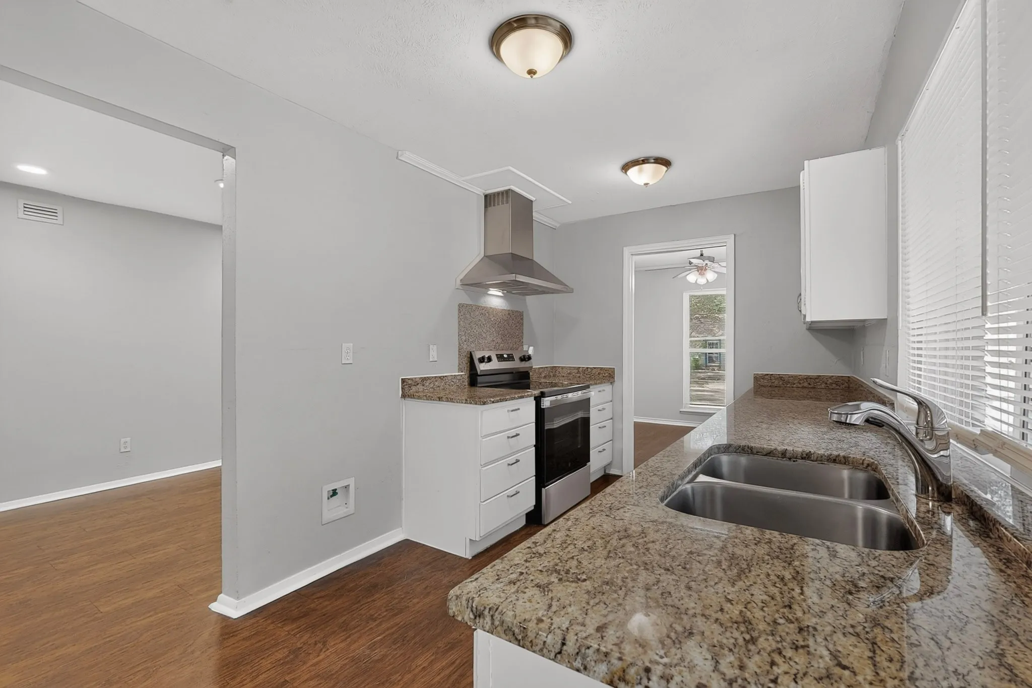 Single Family Residence For Sale in Dallas County , 433 Solitude Drive, Garland, Texas 75043, 3 Bedrooms, 2 Bathrooms, 2 Garage spaces, 1,675 Sqft, built in 1974, Price $280,000, mls#21335618, Real Estate Agent in Garland, Homes For Sale in Dallas county, Homes For Sale in Garland, Realtor in Garland Texas, Real Estate Brokerage Independent Realty Texas, Luminita Cordes Realtor