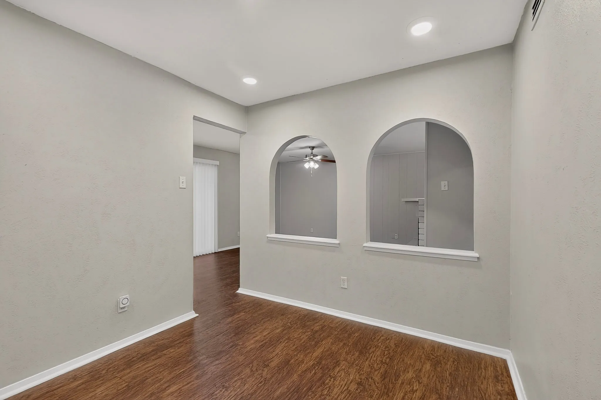 Single Family Residence For Sale in Dallas County , 433 Solitude Drive, Garland, Texas 75043, 3 Bedrooms, 2 Bathrooms, 2 Garage spaces, 1,675 Sqft, built in 1974, Price $280,000, mls#21335618, Real Estate Agent in Garland, Homes For Sale in Dallas county, Homes For Sale in Garland, Realtor in Garland Texas, Real Estate Brokerage Independent Realty Texas, Luminita Cordes Realtor