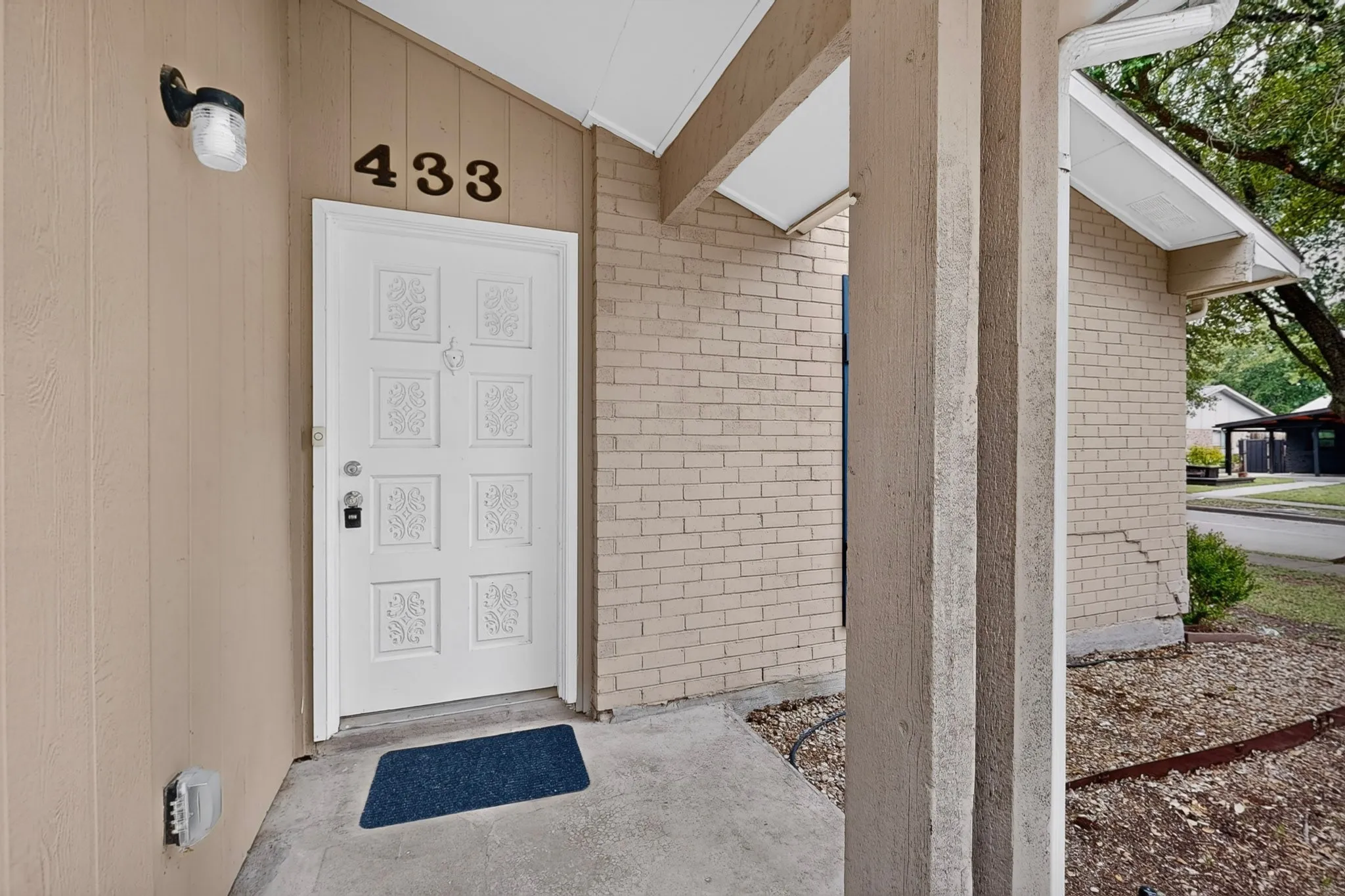 Single Family Residence For Sale in Dallas County , 433 Solitude Drive, Garland, Texas 75043, 3 Bedrooms, 2 Bathrooms, 2 Garage spaces, 1,675 Sqft, built in 1974, Price $280,000, mls#21335618, Real Estate Agent in Garland, Homes For Sale in Dallas county, Homes For Sale in Garland, Realtor in Garland Texas, Real Estate Brokerage Independent Realty Texas, Luminita Cordes Realtor