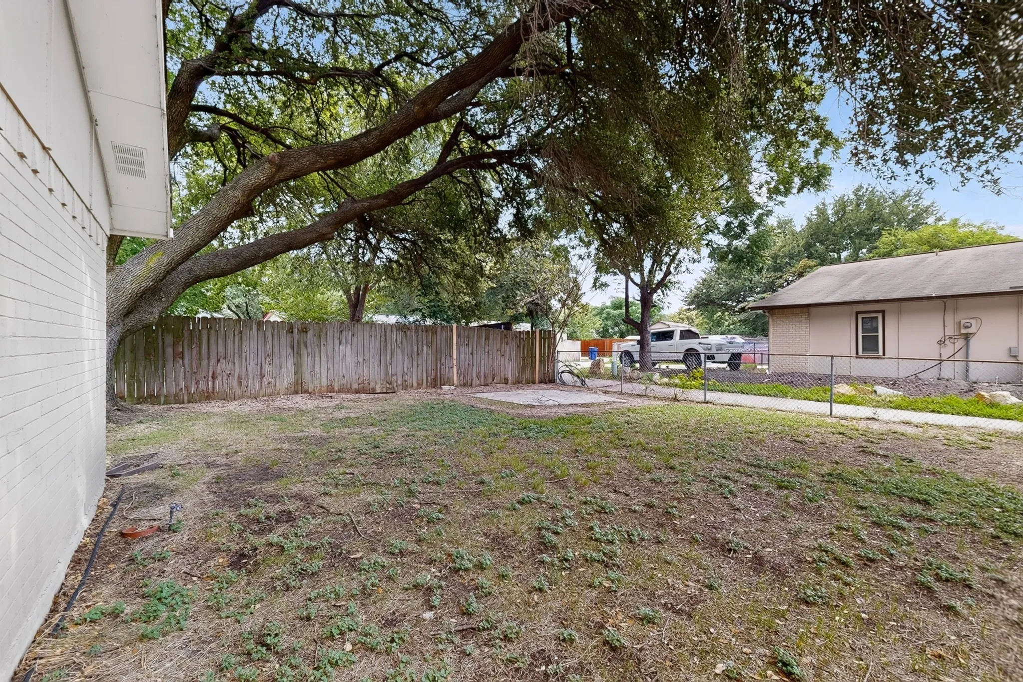 Single Family Residence For Sale in Dallas County , 433 Solitude Drive, Garland, Texas 75043, 3 Bedrooms, 2 Bathrooms, 2 Garage spaces, 1,675 Sqft, built in 1974, Price $280,000, mls#21335618, Real Estate Agent in Garland, Homes For Sale in Dallas county, Homes For Sale in Garland, Realtor in Garland Texas, Real Estate Brokerage Independent Realty Texas, Luminita Cordes Realtor