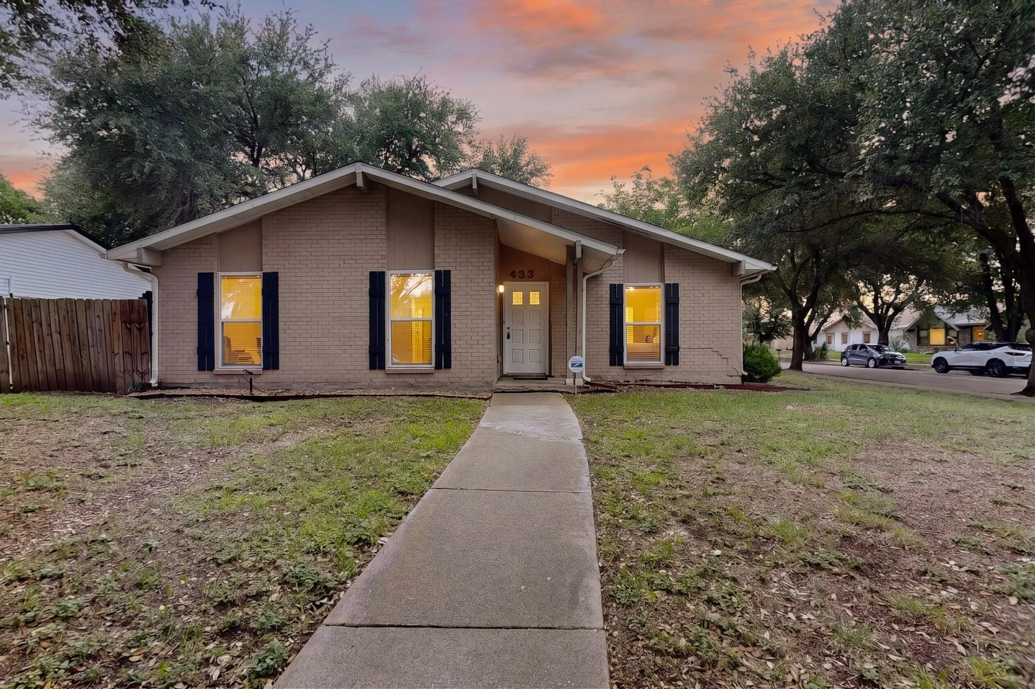 Single Family Residence For Sale in Dallas County , 433 Solitude Drive, Garland, Texas 75043, 3 Bedrooms, 2 Bathrooms, 2 Garage spaces, 1,675 Sqft, built in 1974, Price $280,000, mls#21335618, Real Estate Agent in Garland, Homes For Sale in Dallas county, Homes For Sale in Garland, Realtor in Garland Texas, Real Estate Brokerage Independent Realty Texas, Luminita Cordes Realtor