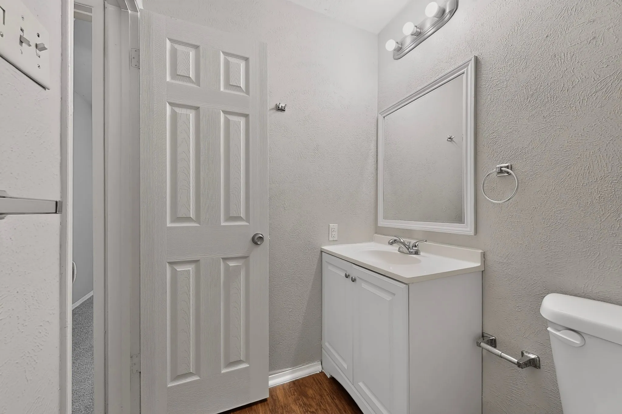 Single Family Residence For Sale in Dallas County , 433 Solitude Drive, Garland, Texas 75043, 3 Bedrooms, 2 Bathrooms, 2 Garage spaces, 1,675 Sqft, built in 1974, Price $280,000, mls#21335618, Real Estate Agent in Garland, Homes For Sale in Dallas county, Homes For Sale in Garland, Realtor in Garland Texas, Real Estate Brokerage Independent Realty Texas, Luminita Cordes Realtor