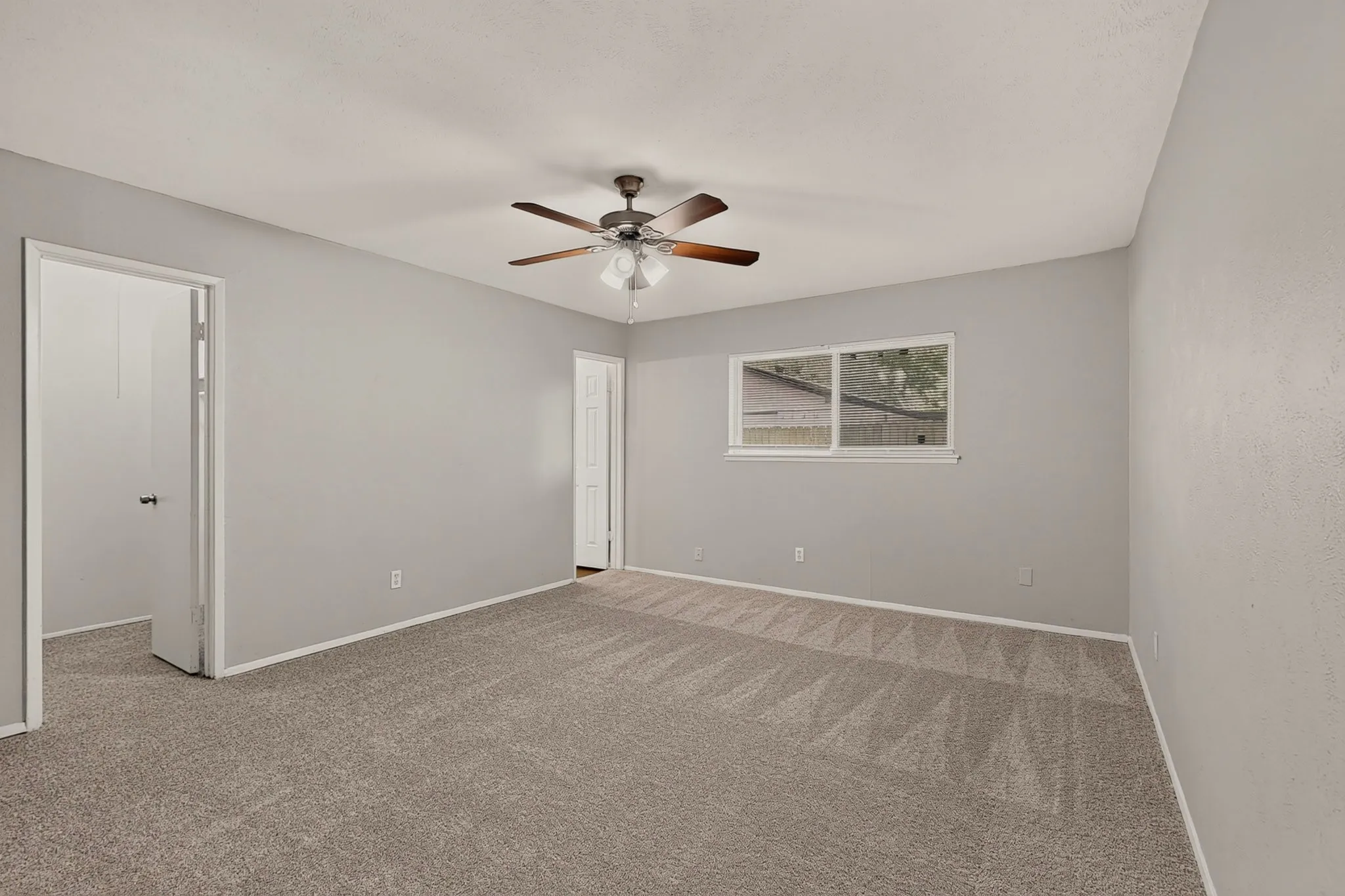Single Family Residence For Sale in Dallas County , 433 Solitude Drive, Garland, Texas 75043, 3 Bedrooms, 2 Bathrooms, 2 Garage spaces, 1,675 Sqft, built in 1974, Price $280,000, mls#21335618, Real Estate Agent in Garland, Homes For Sale in Dallas county, Homes For Sale in Garland, Realtor in Garland Texas, Real Estate Brokerage Independent Realty Texas, Luminita Cordes Realtor