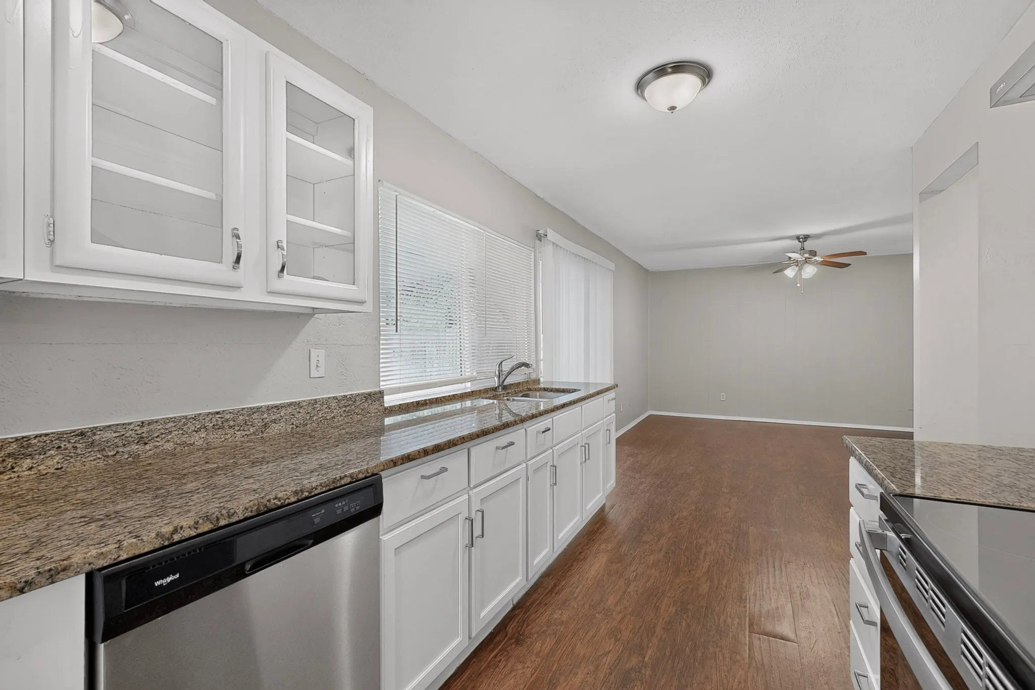 Single Family Residence For Sale in Dallas County , 433 Solitude Drive, Garland, Texas 75043, 3 Bedrooms, 2 Bathrooms, 2 Garage spaces, 1,675 Sqft, built in 1974, Price $280,000, mls#21335618, Real Estate Agent in Garland, Homes For Sale in Dallas county, Homes For Sale in Garland, Realtor in Garland Texas, Real Estate Brokerage Independent Realty Texas, Luminita Cordes Realtor