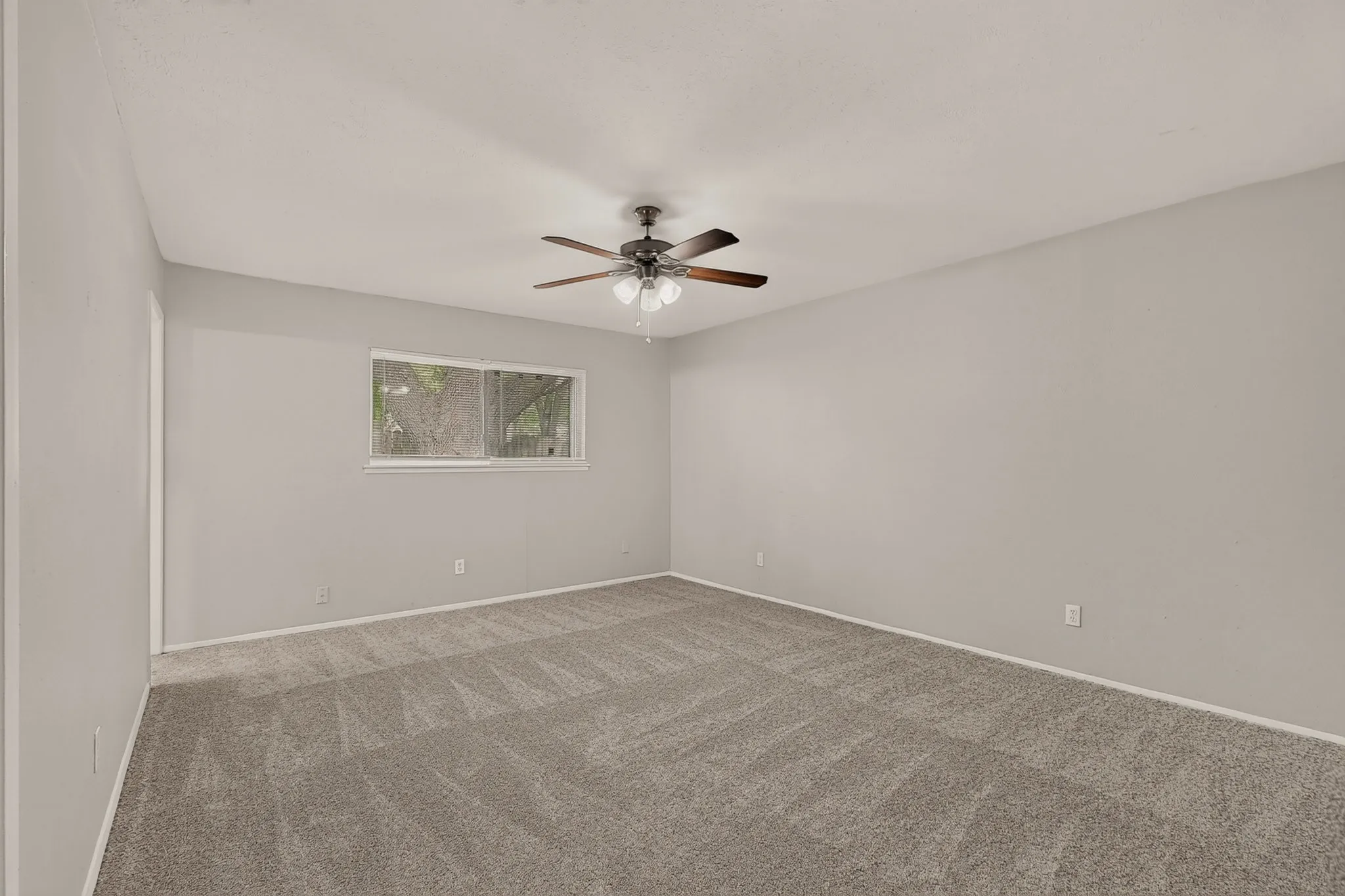 Single Family Residence For Sale in Dallas County , 433 Solitude Drive, Garland, Texas 75043, 3 Bedrooms, 2 Bathrooms, 2 Garage spaces, 1,675 Sqft, built in 1974, Price $280,000, mls#21335618, Real Estate Agent in Garland, Homes For Sale in Dallas county, Homes For Sale in Garland, Realtor in Garland Texas, Real Estate Brokerage Independent Realty Texas, Luminita Cordes Realtor