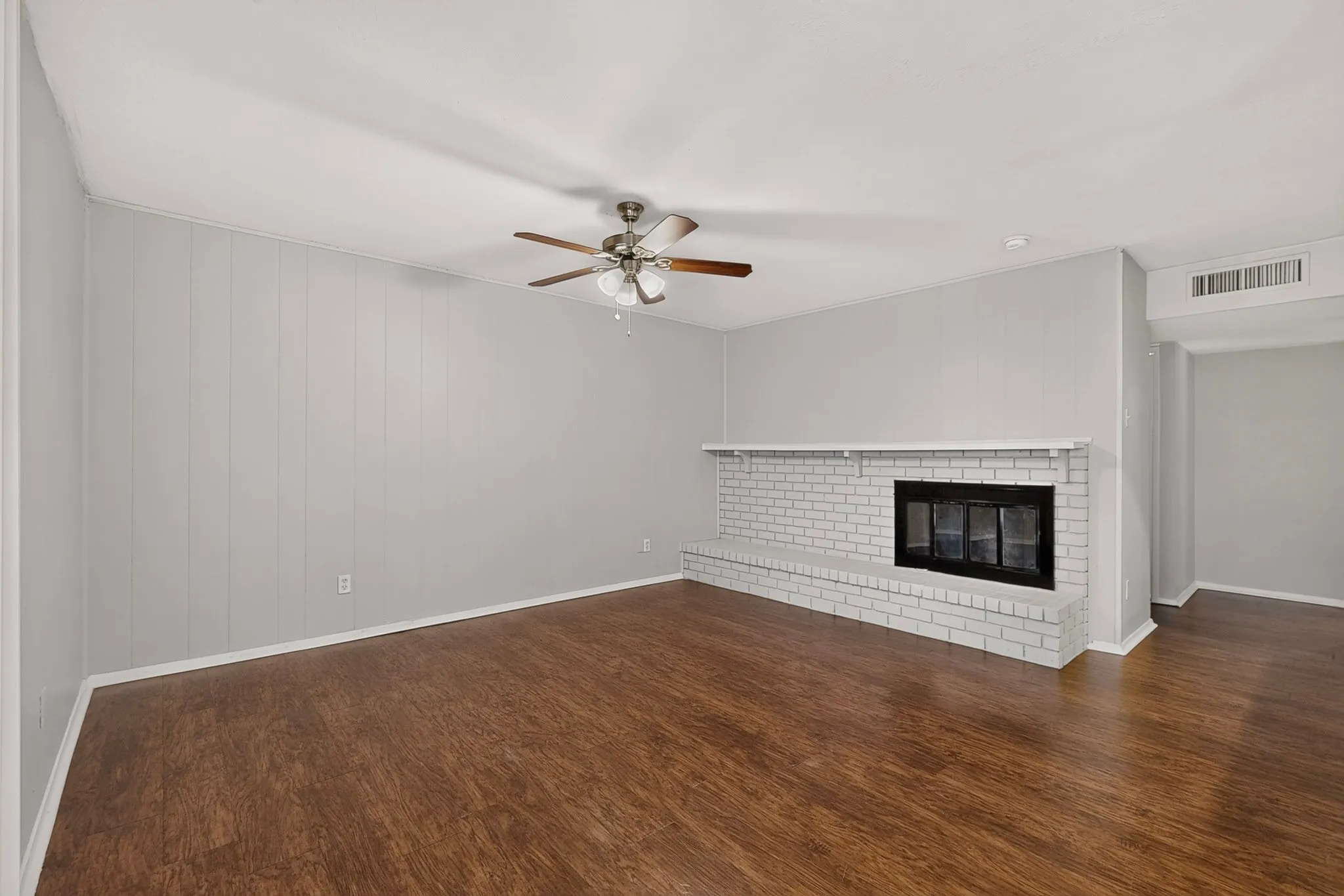 Single Family Residence For Sale in Dallas County , 433 Solitude Drive, Garland, Texas 75043, 3 Bedrooms, 2 Bathrooms, 2 Garage spaces, 1,675 Sqft, built in 1974, Price $280,000, mls#21335618, Real Estate Agent in Garland, Homes For Sale in Dallas county, Homes For Sale in Garland, Realtor in Garland Texas, Real Estate Brokerage Independent Realty Texas, Luminita Cordes Realtor