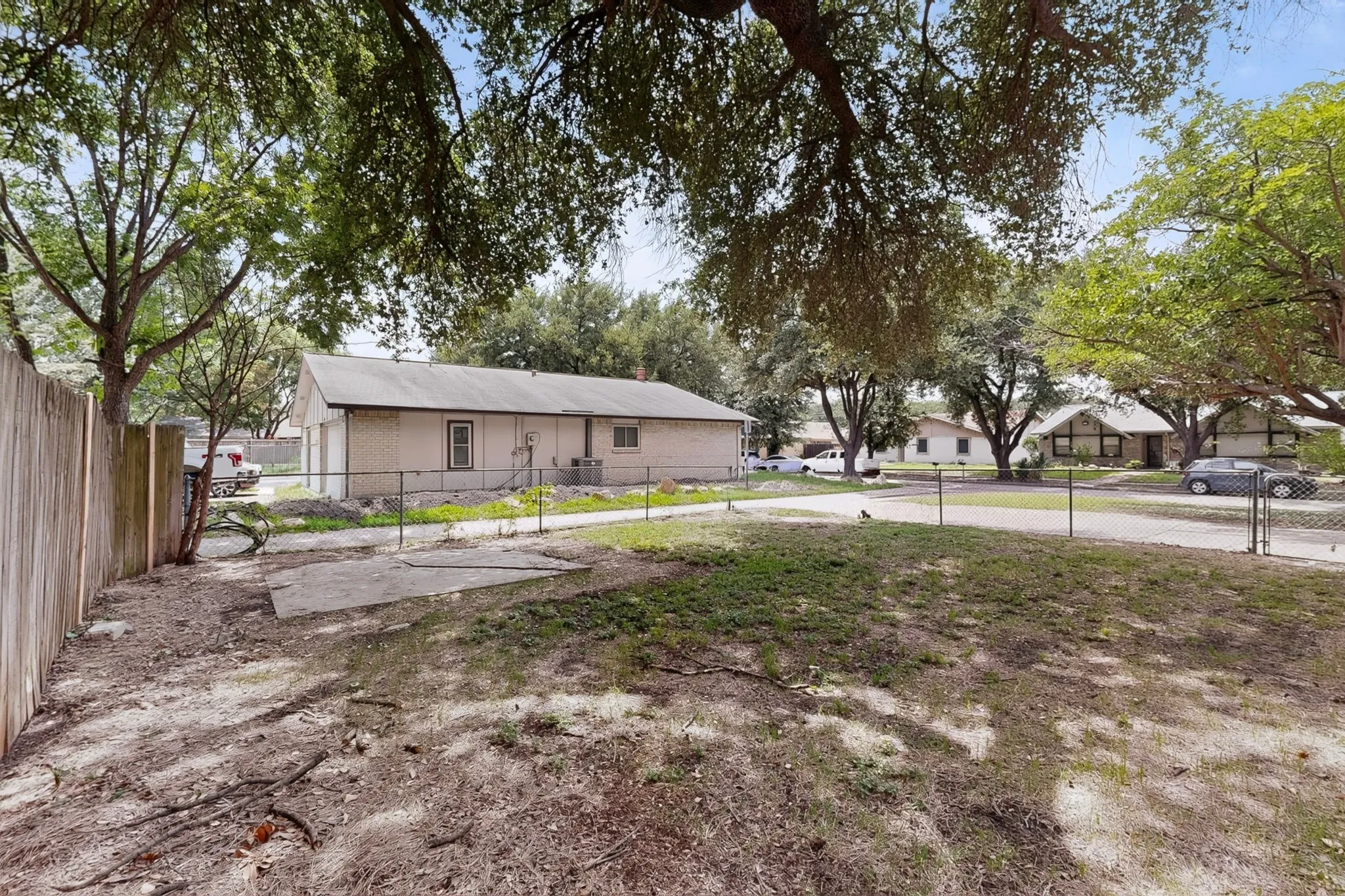 Single Family Residence For Sale in Dallas County , 433 Solitude Drive, Garland, Texas 75043, 3 Bedrooms, 2 Bathrooms, 2 Garage spaces, 1,675 Sqft, built in 1974, Price $280,000, mls#21335618, Real Estate Agent in Garland, Homes For Sale in Dallas county, Homes For Sale in Garland, Realtor in Garland Texas, Real Estate Brokerage Independent Realty Texas, Luminita Cordes Realtor