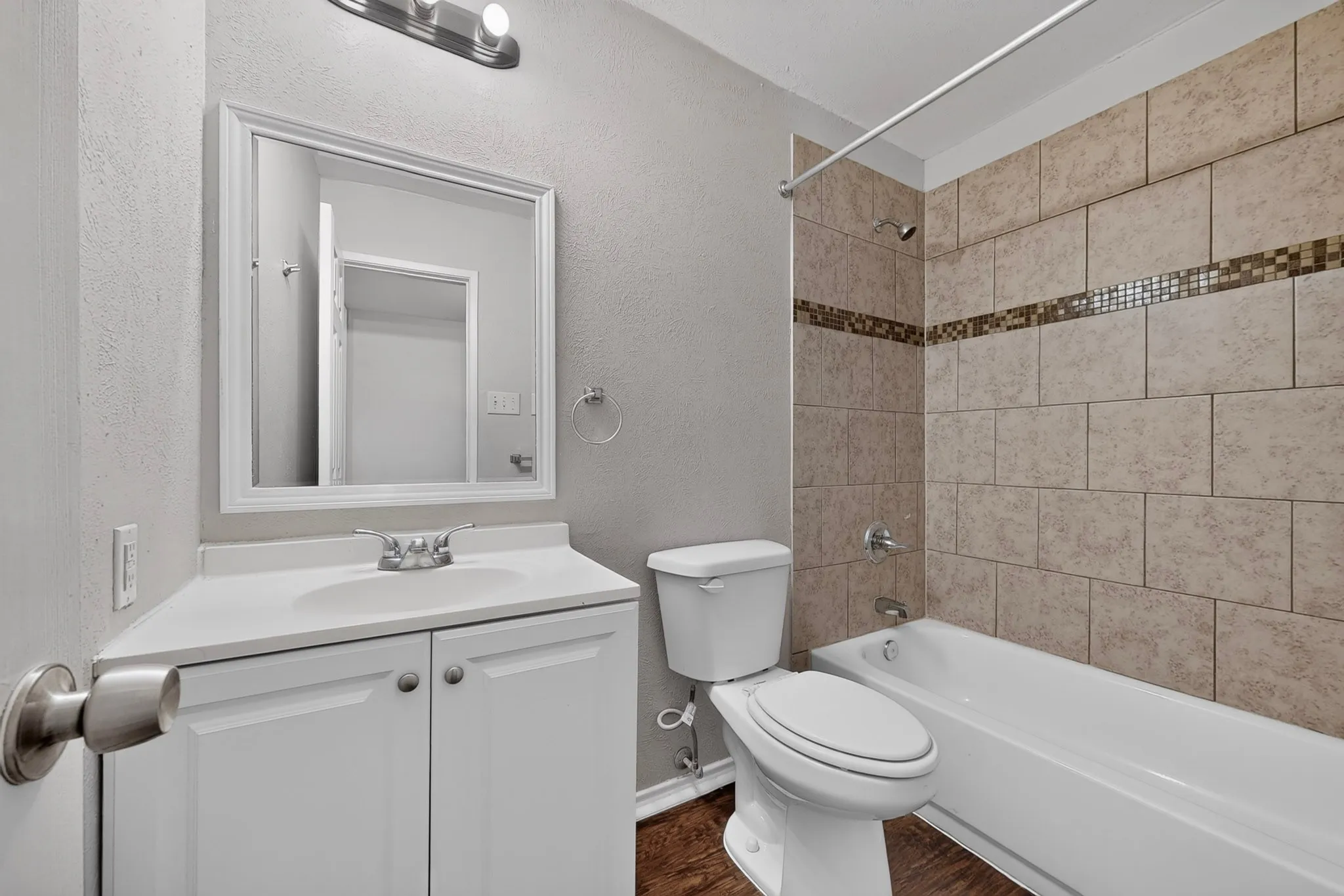 Single Family Residence For Sale in Dallas County , 433 Solitude Drive, Garland, Texas 75043, 3 Bedrooms, 2 Bathrooms, 2 Garage spaces, 1,675 Sqft, built in 1974, Price $280,000, mls#21335618, Real Estate Agent in Garland, Homes For Sale in Dallas county, Homes For Sale in Garland, Realtor in Garland Texas, Real Estate Brokerage Independent Realty Texas, Luminita Cordes Realtor