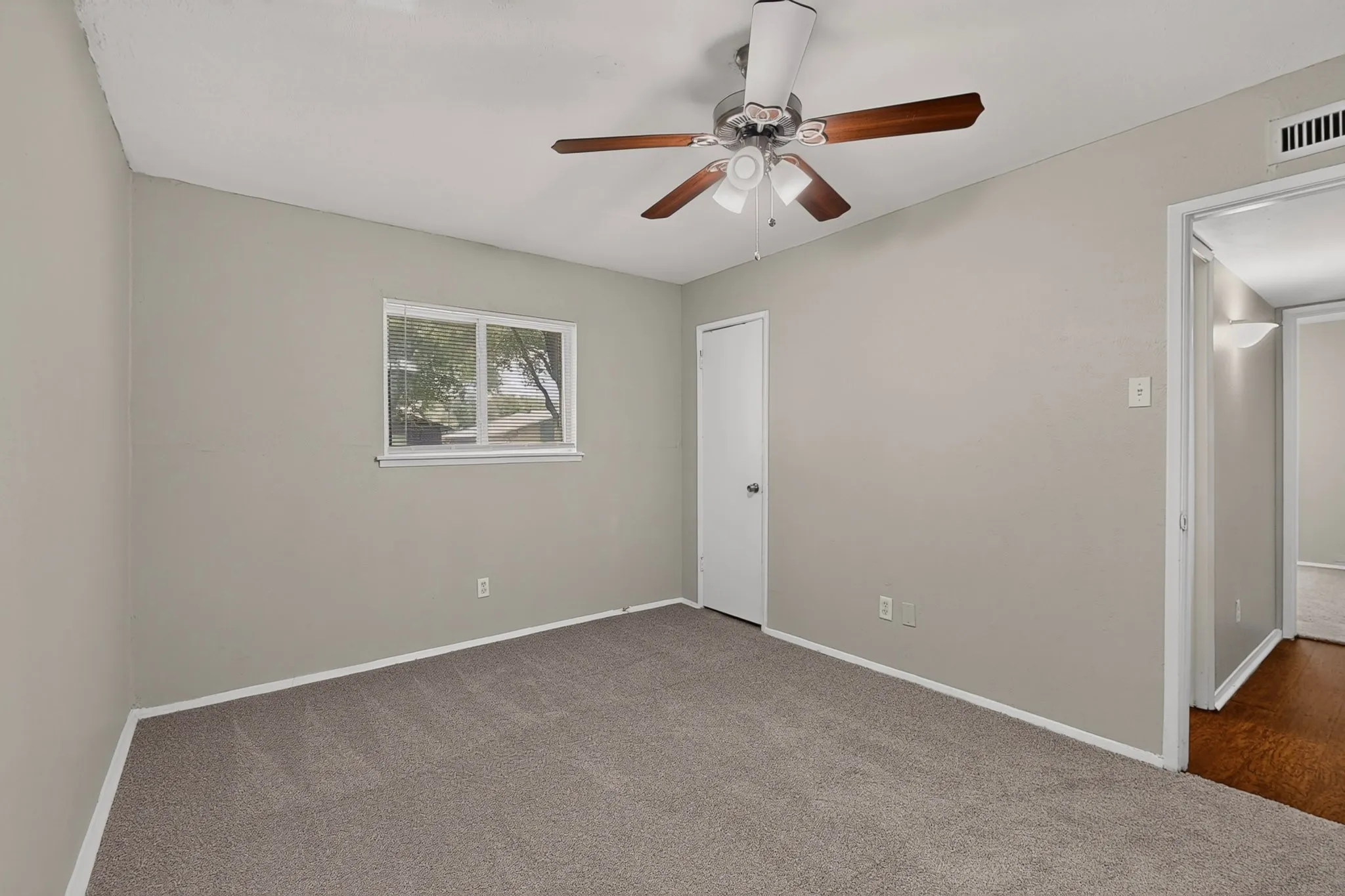 Single Family Residence For Sale in Dallas County , 433 Solitude Drive, Garland, Texas 75043, 3 Bedrooms, 2 Bathrooms, 2 Garage spaces, 1,675 Sqft, built in 1974, Price $280,000, mls#21335618, Real Estate Agent in Garland, Homes For Sale in Dallas county, Homes For Sale in Garland, Realtor in Garland Texas, Real Estate Brokerage Independent Realty Texas, Luminita Cordes Realtor