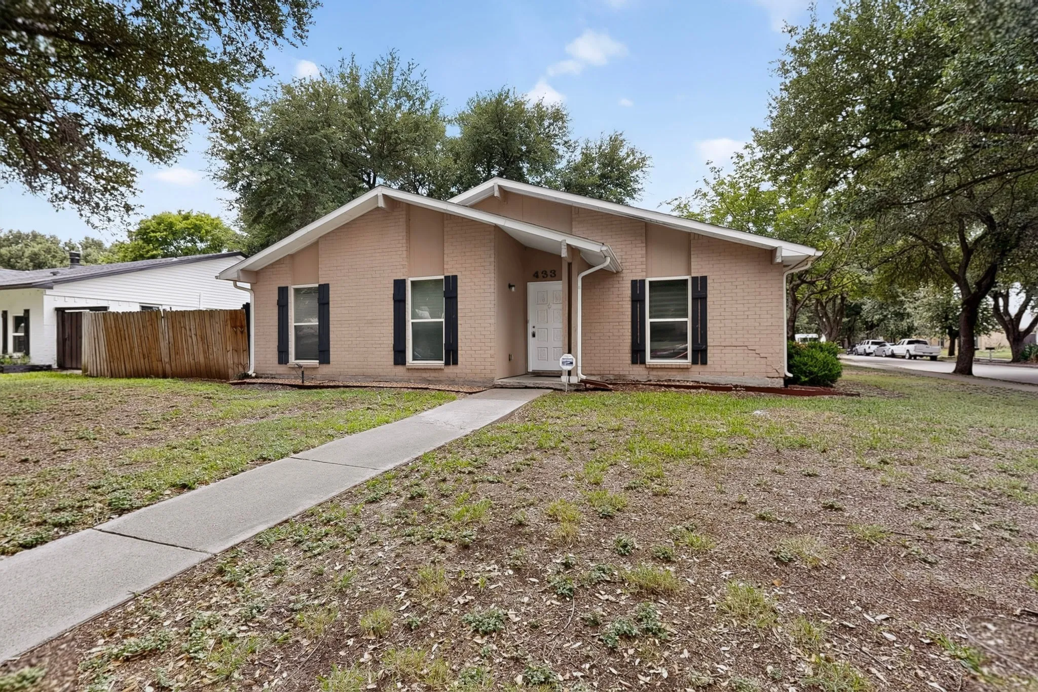 Single Family Residence For Sale in Dallas County , 433 Solitude Drive, Garland, Texas 75043, 3 Bedrooms, 2 Bathrooms, 2 Garage spaces, 1,675 Sqft, built in 1974, Price $280,000, mls#21335618, Real Estate Agent in Garland, Homes For Sale in Dallas county, Homes For Sale in Garland, Realtor in Garland Texas, Real Estate Brokerage Independent Realty Texas, Luminita Cordes Realtor