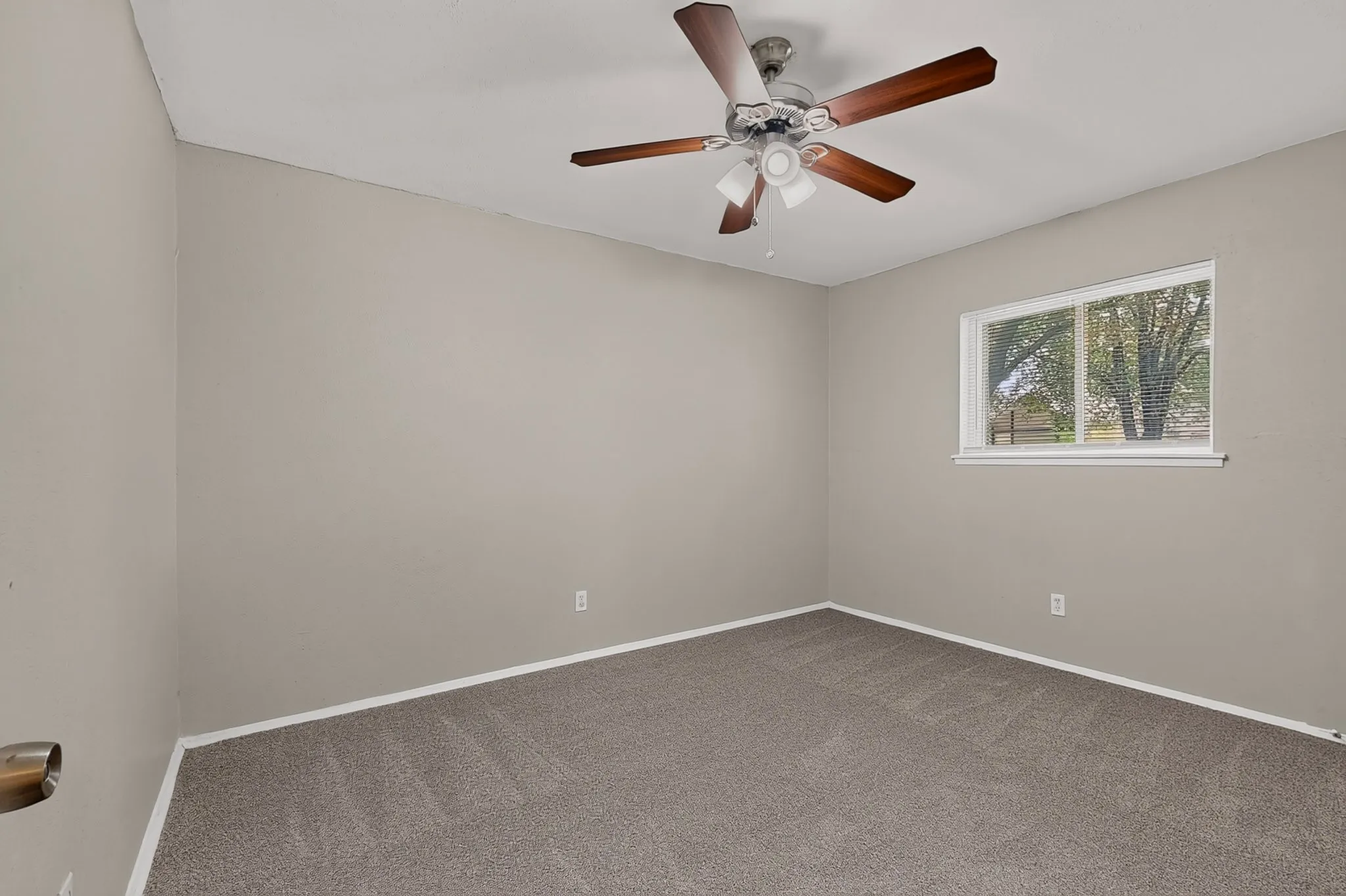 Single Family Residence For Sale in Dallas County , 433 Solitude Drive, Garland, Texas 75043, 3 Bedrooms, 2 Bathrooms, 2 Garage spaces, 1,675 Sqft, built in 1974, Price $280,000, mls#21335618, Real Estate Agent in Garland, Homes For Sale in Dallas county, Homes For Sale in Garland, Realtor in Garland Texas, Real Estate Brokerage Independent Realty Texas, Luminita Cordes Realtor