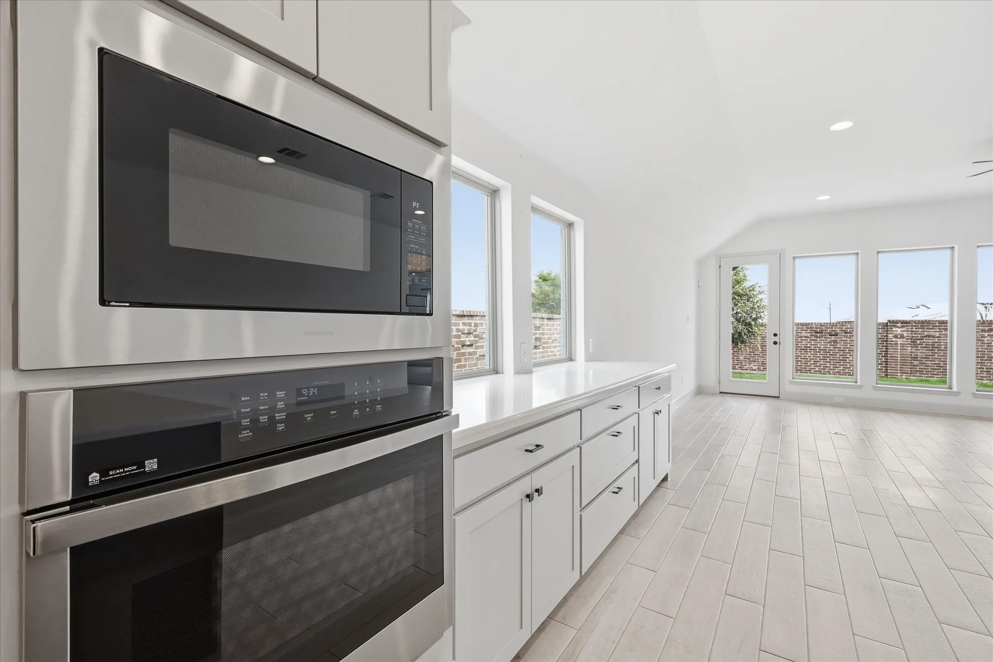 Built-in stainless steel microwave and oven combination