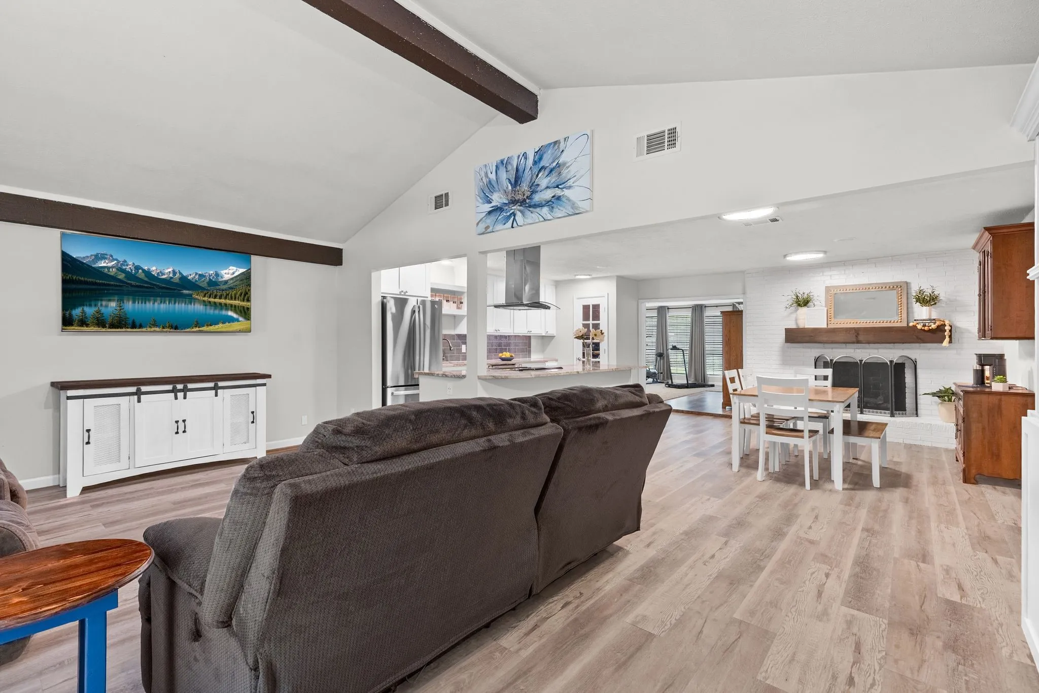 Single Family Residence For Sale in Hunt County , 3007 Tanglewood Drive, Commerce, Texas 75428, 3 Bedroom, 2 Bathroom, Garage spaces, 1,920 Sqft, built in 1967, mls#21292919, Real Estate Agent in Commerce, Homes For Sale in Hunt county, Homes For Sale in Commerce, Realtor in Commerce Texas, Real Estate Brokerage Independent Realty Texas, Luminita Cordes Realtor