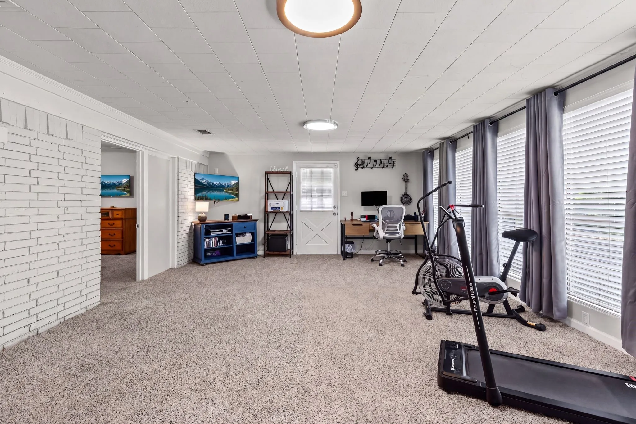 Single Family Residence For Sale in Hunt County , 3007 Tanglewood Drive, Commerce, Texas 75428, 3 Bedroom, 2 Bathroom, Garage spaces, 1,920 Sqft, built in 1967, mls#21292919, Real Estate Agent in Commerce, Homes For Sale in Hunt county, Homes For Sale in Commerce, Realtor in Commerce Texas, Real Estate Brokerage Independent Realty Texas, Luminita Cordes Realtor