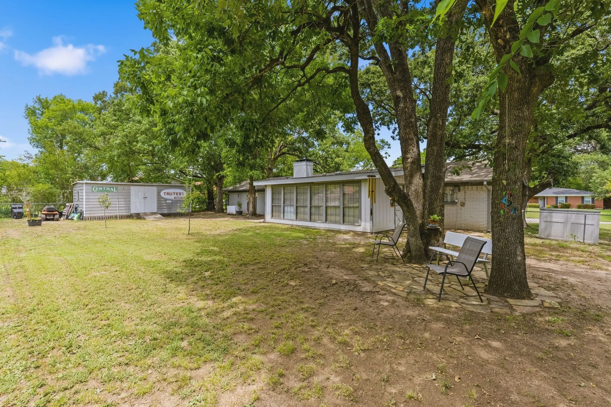 Single Family Residence For Sale in Hunt County , 3007 Tanglewood Drive, Commerce, Texas 75428, 3 Bedroom, 2 Bathroom, Garage spaces, 1,920 Sqft, built in 1967, mls#21292919, Real Estate Agent in Commerce, Homes For Sale in Hunt county, Homes For Sale in Commerce, Realtor in Commerce Texas, Real Estate Brokerage Independent Realty Texas, Luminita Cordes Realtor