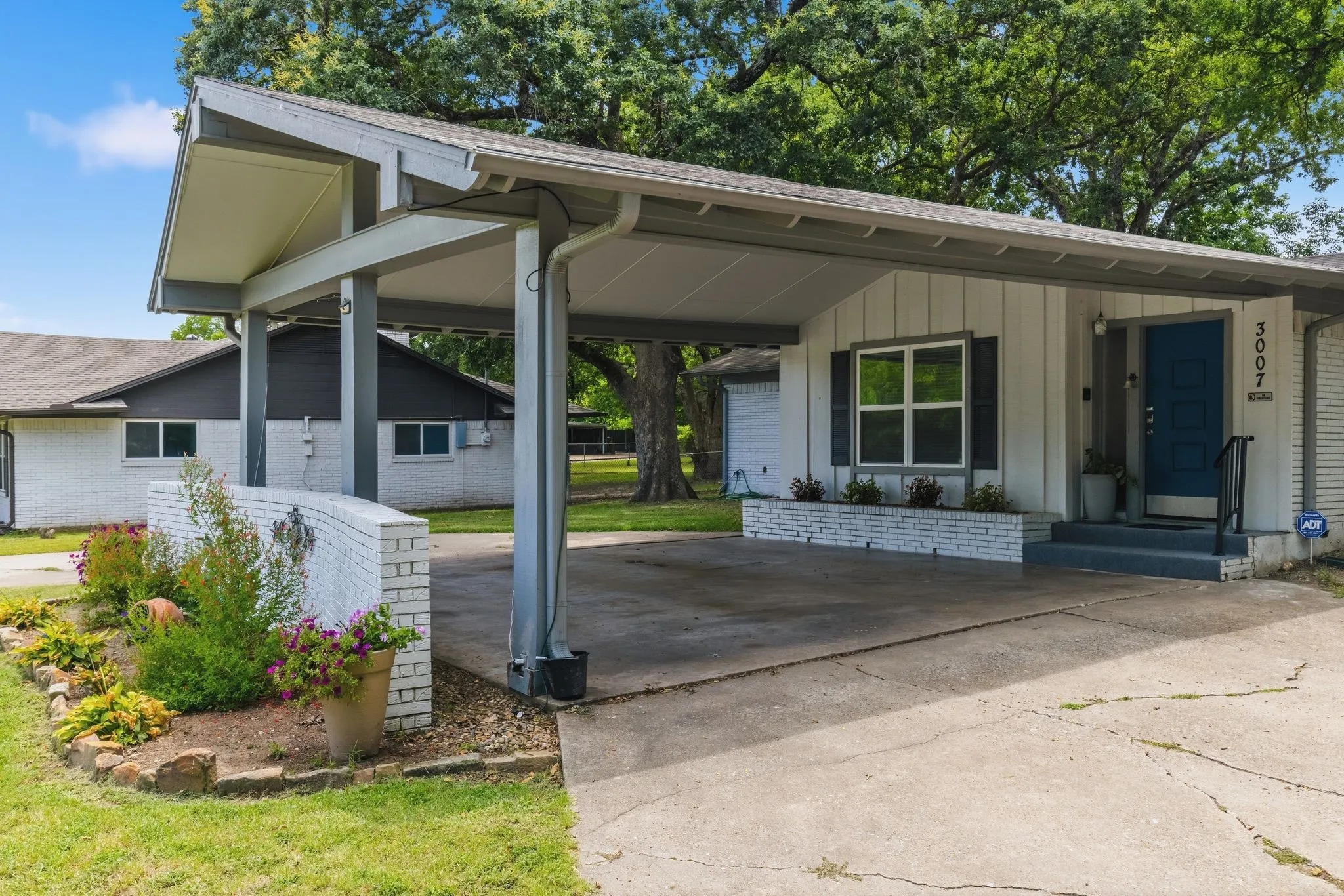 Single Family Residence For Sale in Hunt County , 3007 Tanglewood Drive, Commerce, Texas 75428, 3 Bedroom, 2 Bathroom, Garage spaces, 1,920 Sqft, built in 1967, mls#21292919, Real Estate Agent in Commerce, Homes For Sale in Hunt county, Homes For Sale in Commerce, Realtor in Commerce Texas, Real Estate Brokerage Independent Realty Texas, Luminita Cordes Realtor