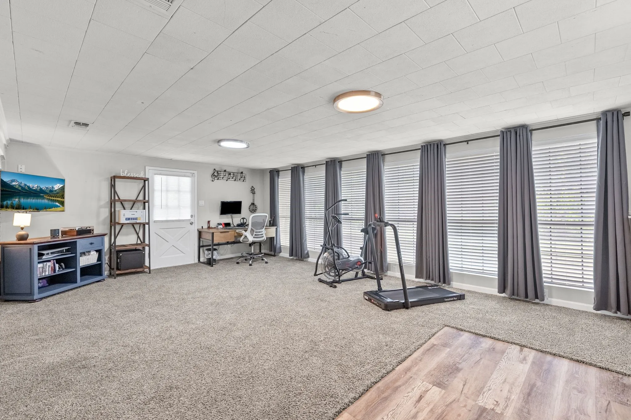 Single Family Residence For Sale in Hunt County , 3007 Tanglewood Drive, Commerce, Texas 75428, 3 Bedroom, 2 Bathroom, Garage spaces, 1,920 Sqft, built in 1967, mls#21292919, Real Estate Agent in Commerce, Homes For Sale in Hunt county, Homes For Sale in Commerce, Realtor in Commerce Texas, Real Estate Brokerage Independent Realty Texas, Luminita Cordes Realtor