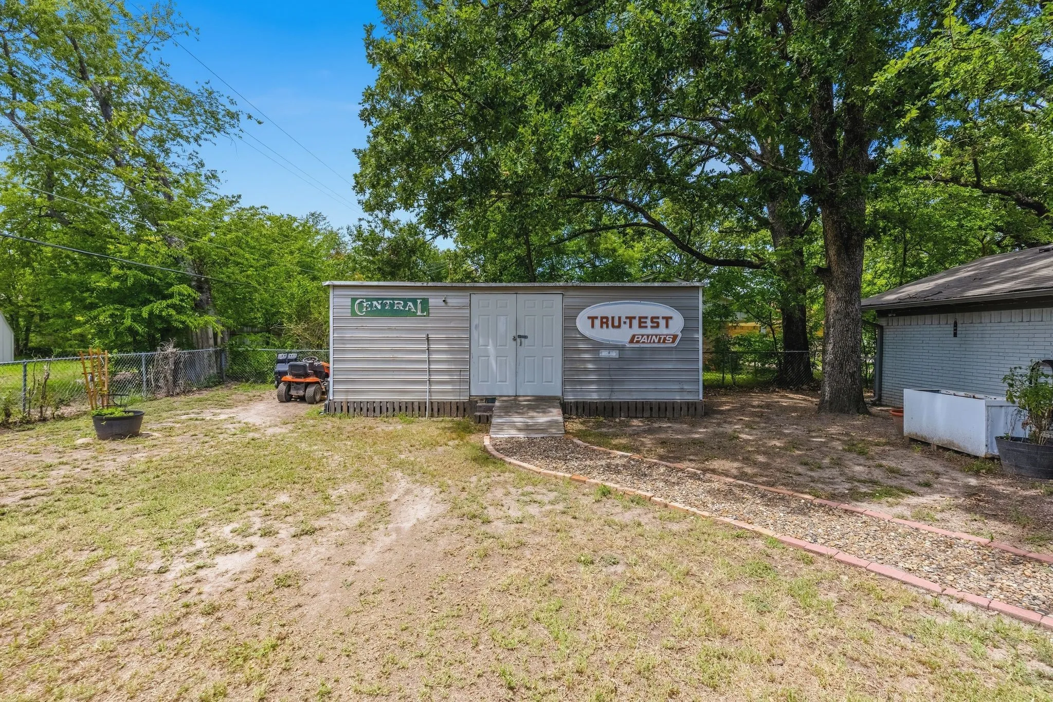 Single Family Residence For Sale in Hunt County , 3007 Tanglewood Drive, Commerce, Texas 75428, 3 Bedroom, 2 Bathroom, Garage spaces, 1,920 Sqft, built in 1967, mls#21292919, Real Estate Agent in Commerce, Homes For Sale in Hunt county, Homes For Sale in Commerce, Realtor in Commerce Texas, Real Estate Brokerage Independent Realty Texas, Luminita Cordes Realtor