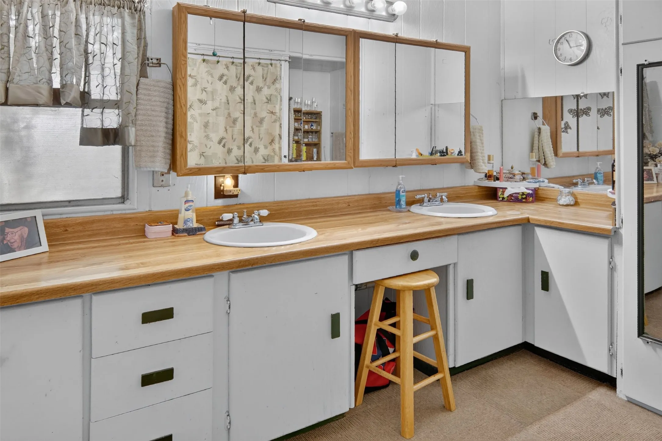 Single Family Residence For Sale in Palo Pinto County , 151 Rock Creek Loop, Possum Kingdom Lake, Texas 76449, 5 Bedroom, 4 Bathroom, Garage spaces, 2,913 Sqft, built in 1940, mls#21335653, Real Estate Agent in Possum Kingdom Lake, Homes For Sale in Palo Pinto county, Homes For Sale in Possum Kingdom Lake, Realtor in Possum Kingdom Lake Texas, Real Estate Brokerage Independent Realty Texas, Luminita Cordes Realtor