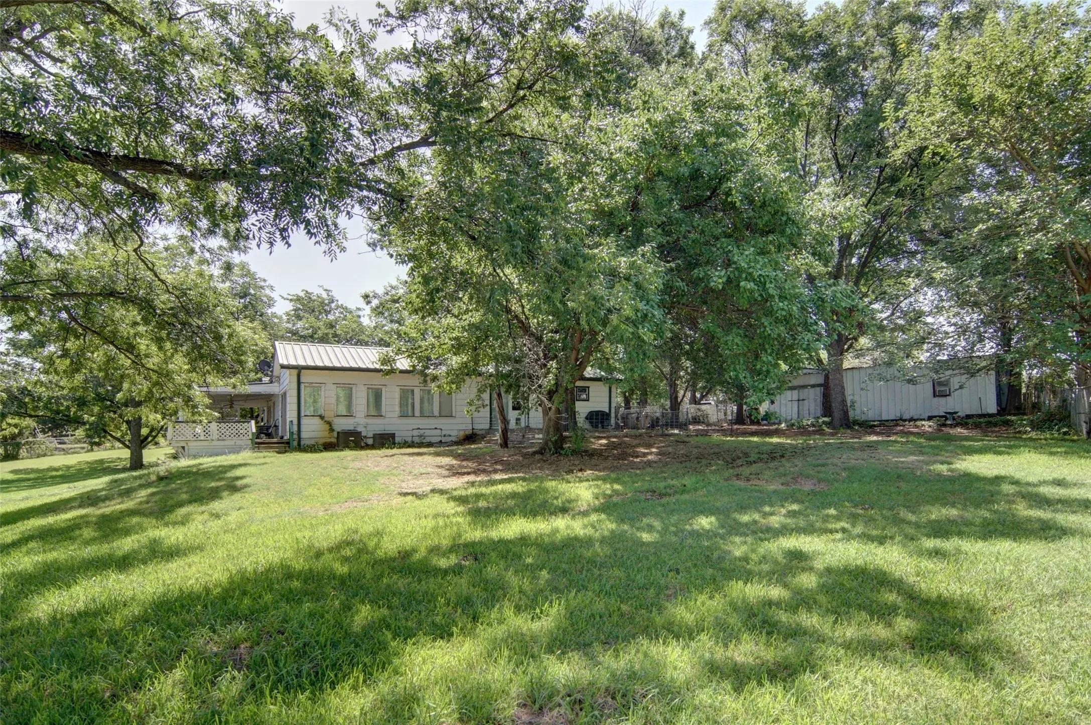 Single Family Residence For Sale in Palo Pinto County , 151 Rock Creek Loop, Possum Kingdom Lake, Texas 76449, 5 Bedroom, 4 Bathroom, Garage spaces, 2,913 Sqft, built in 1940, mls#21335653, Real Estate Agent in Possum Kingdom Lake, Homes For Sale in Palo Pinto county, Homes For Sale in Possum Kingdom Lake, Realtor in Possum Kingdom Lake Texas, Real Estate Brokerage Independent Realty Texas, Luminita Cordes Realtor
