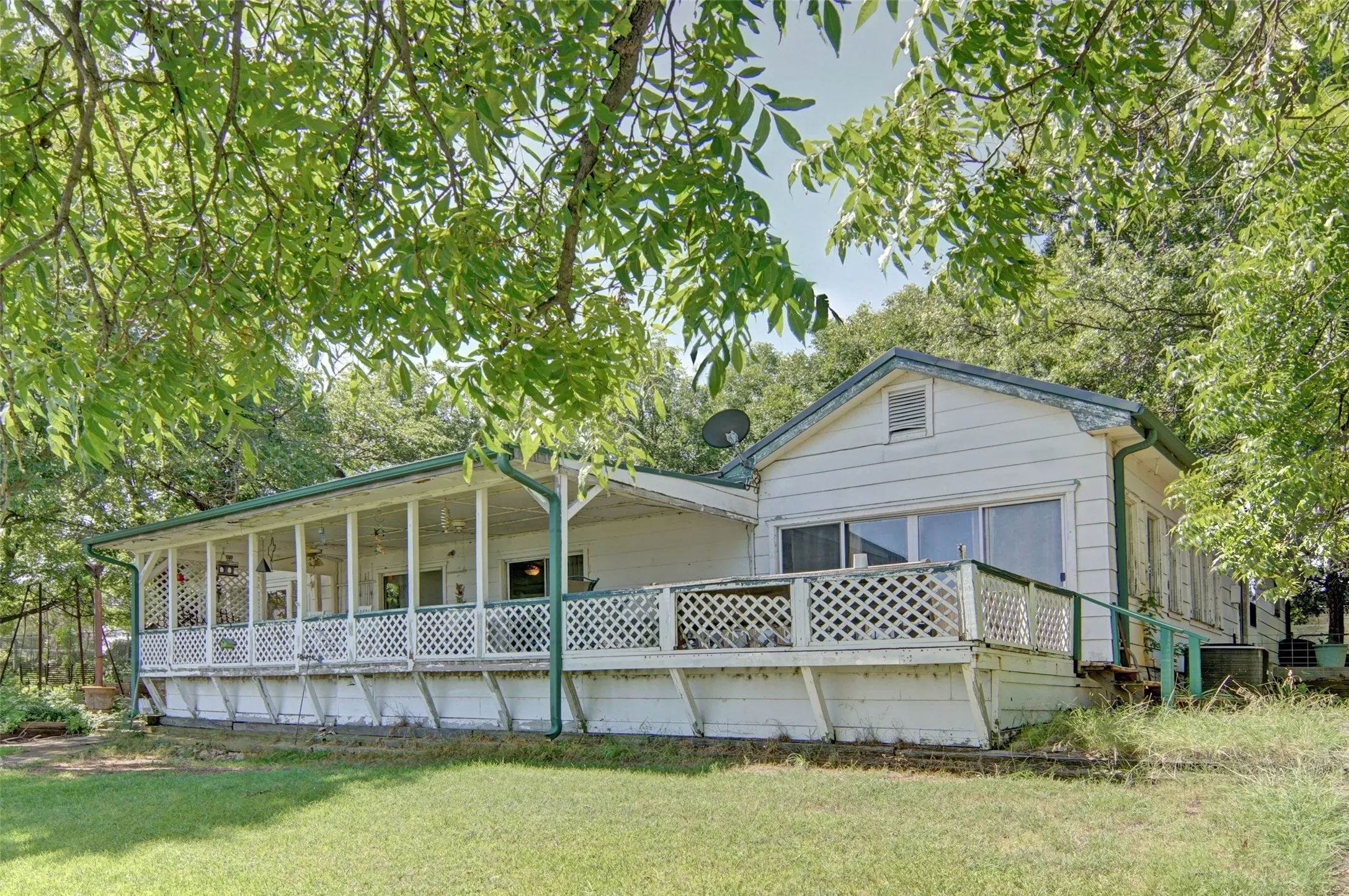 Single Family Residence For Sale in Palo Pinto County , 151 Rock Creek Loop, Possum Kingdom Lake, Texas 76449, 5 Bedroom, 4 Bathroom, Garage spaces, 2,913 Sqft, built in 1940, mls#21335653, Real Estate Agent in Possum Kingdom Lake, Homes For Sale in Palo Pinto county, Homes For Sale in Possum Kingdom Lake, Realtor in Possum Kingdom Lake Texas, Real Estate Brokerage Independent Realty Texas, Luminita Cordes Realtor
