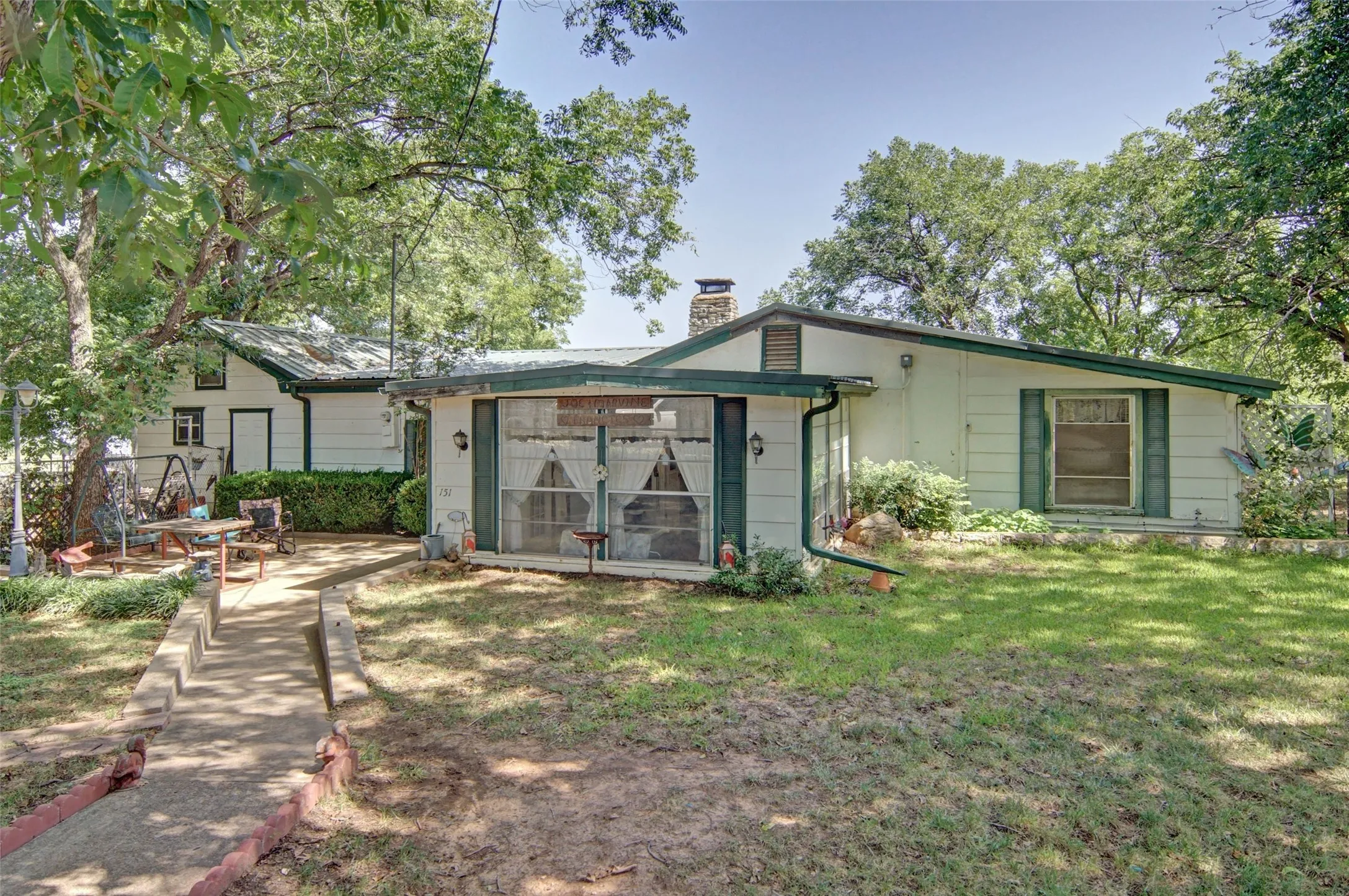 Single Family Residence For Sale in Palo Pinto County , 151 Rock Creek Loop, Possum Kingdom Lake, Texas 76449, 5 Bedroom, 4 Bathroom, Garage spaces, 2,913 Sqft, built in 1940, mls#21335653, Real Estate Agent in Possum Kingdom Lake, Homes For Sale in Palo Pinto county, Homes For Sale in Possum Kingdom Lake, Realtor in Possum Kingdom Lake Texas, Real Estate Brokerage Independent Realty Texas, Luminita Cordes Realtor