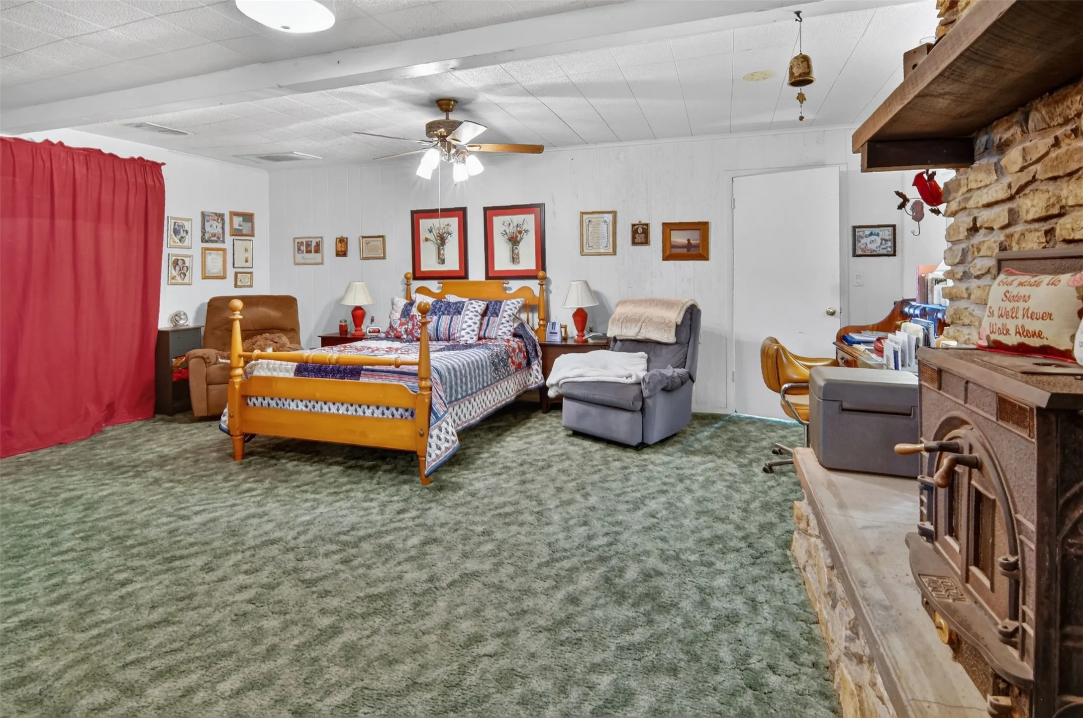 Single Family Residence For Sale in Palo Pinto County , 151 Rock Creek Loop, Possum Kingdom Lake, Texas 76449, 5 Bedroom, 4 Bathroom, Garage spaces, 2,913 Sqft, built in 1940, mls#21335653, Real Estate Agent in Possum Kingdom Lake, Homes For Sale in Palo Pinto county, Homes For Sale in Possum Kingdom Lake, Realtor in Possum Kingdom Lake Texas, Real Estate Brokerage Independent Realty Texas, Luminita Cordes Realtor