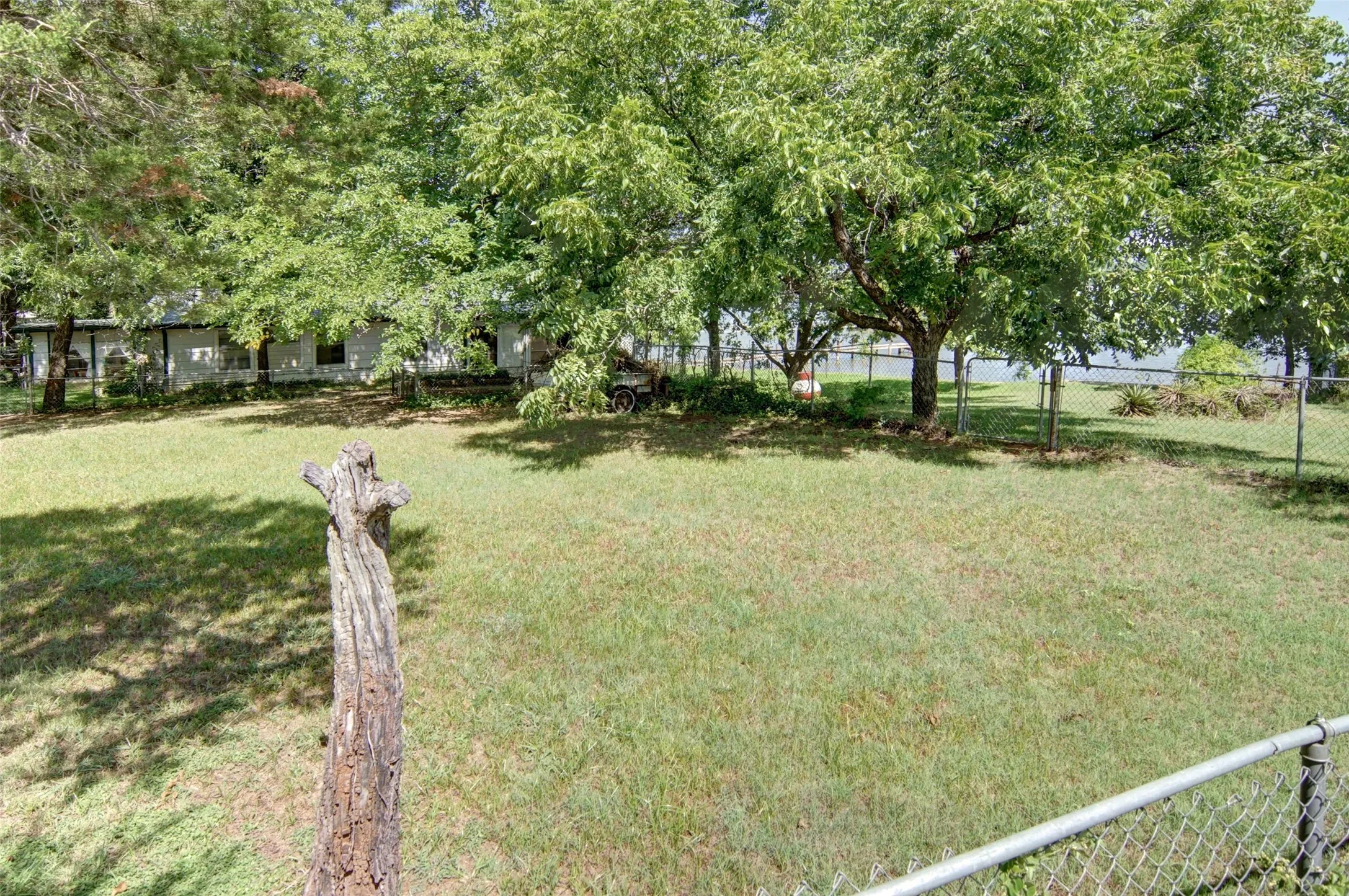 Single Family Residence For Sale in Palo Pinto County , 151 Rock Creek Loop, Possum Kingdom Lake, Texas 76449, 5 Bedroom, 4 Bathroom, Garage spaces, 2,913 Sqft, built in 1940, mls#21335653, Real Estate Agent in Possum Kingdom Lake, Homes For Sale in Palo Pinto county, Homes For Sale in Possum Kingdom Lake, Realtor in Possum Kingdom Lake Texas, Real Estate Brokerage Independent Realty Texas, Luminita Cordes Realtor