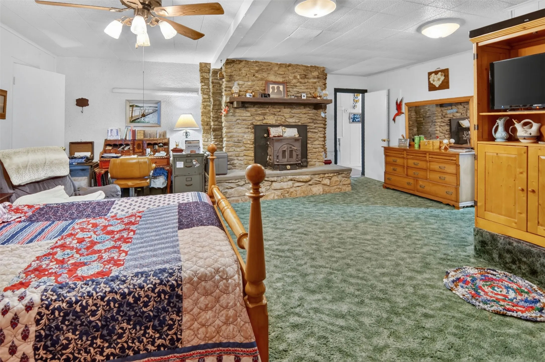 Single Family Residence For Sale in Palo Pinto County , 151 Rock Creek Loop, Possum Kingdom Lake, Texas 76449, 5 Bedroom, 4 Bathroom, Garage spaces, 2,913 Sqft, built in 1940, mls#21335653, Real Estate Agent in Possum Kingdom Lake, Homes For Sale in Palo Pinto county, Homes For Sale in Possum Kingdom Lake, Realtor in Possum Kingdom Lake Texas, Real Estate Brokerage Independent Realty Texas, Luminita Cordes Realtor