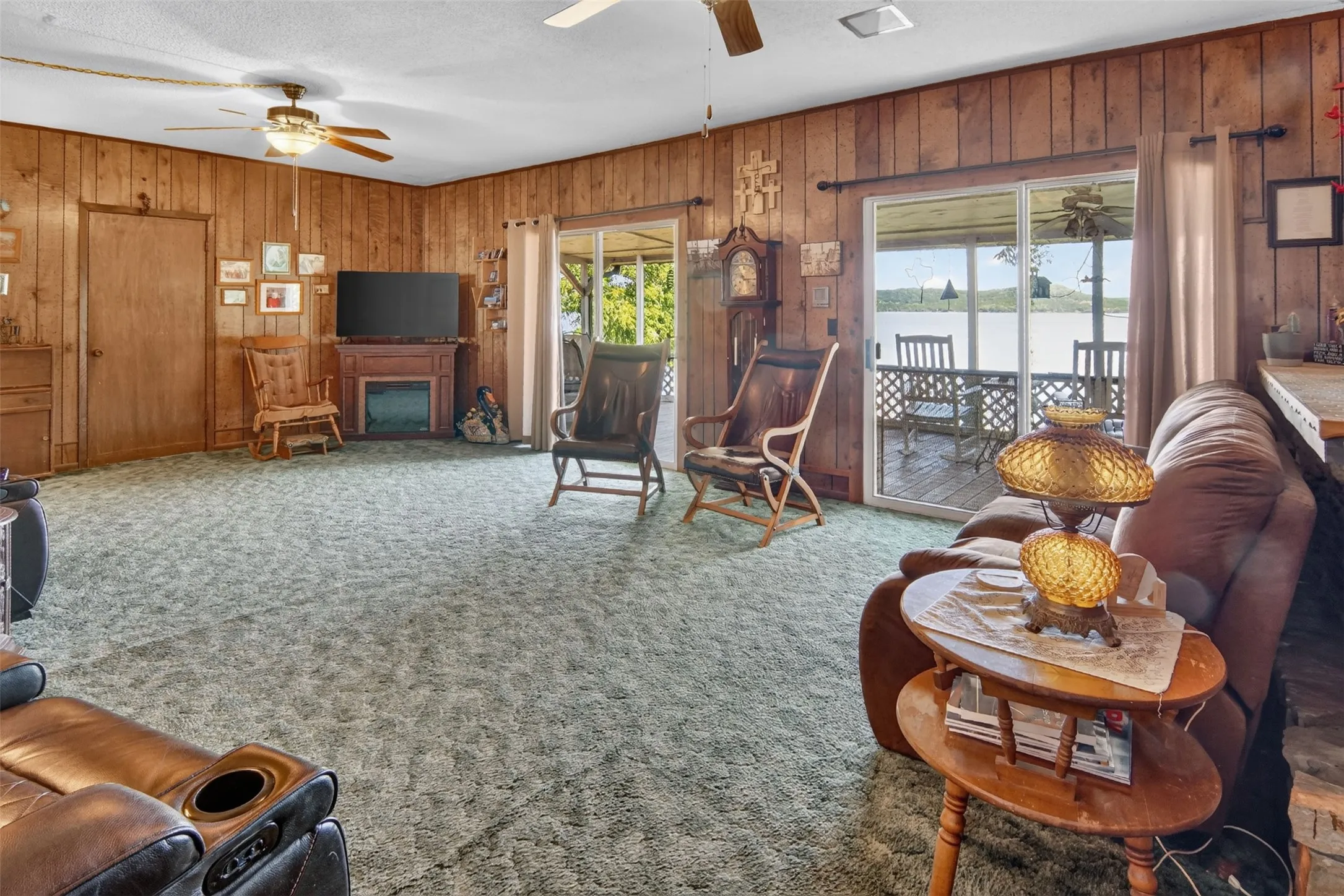Single Family Residence For Sale in Palo Pinto County , 151 Rock Creek Loop, Possum Kingdom Lake, Texas 76449, 5 Bedroom, 4 Bathroom, Garage spaces, 2,913 Sqft, built in 1940, mls#21335653, Real Estate Agent in Possum Kingdom Lake, Homes For Sale in Palo Pinto county, Homes For Sale in Possum Kingdom Lake, Realtor in Possum Kingdom Lake Texas, Real Estate Brokerage Independent Realty Texas, Luminita Cordes Realtor