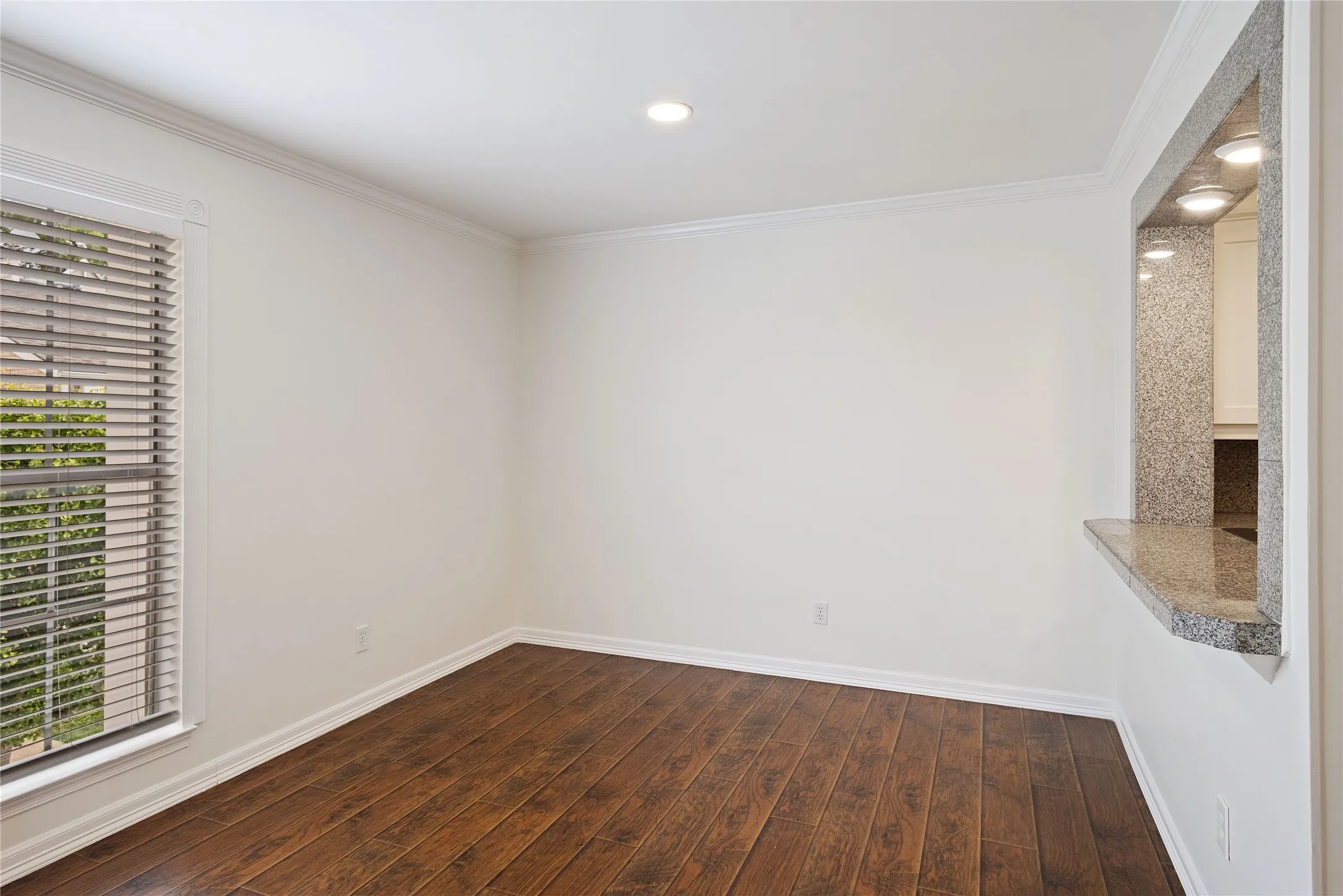 Condominium For Rent in Dallas County , 5881 Preston View Boulevard 202, Dallas, Texas 75240, 1 Bedroom, 1 Bathroom, Garage spaces, 747 Sqft, built in 1968, mls#21332265, Real Estate Agent in Dallas, Homes For Rent in Dallas county, Homes For Rent in Dallas, Realtor in Dallas Texas, Real Estate Brokerage Independent Realty Texas, Luminita Cordes Realtor