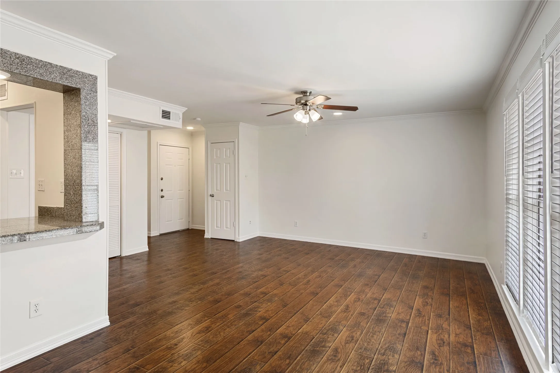 Condominium For Rent in Dallas County , 5881 Preston View Boulevard 202, Dallas, Texas 75240, 1 Bedroom, 1 Bathroom, Garage spaces, 747 Sqft, built in 1968, mls#21332265, Real Estate Agent in Dallas, Homes For Rent in Dallas county, Homes For Rent in Dallas, Realtor in Dallas Texas, Real Estate Brokerage Independent Realty Texas, Luminita Cordes Realtor
