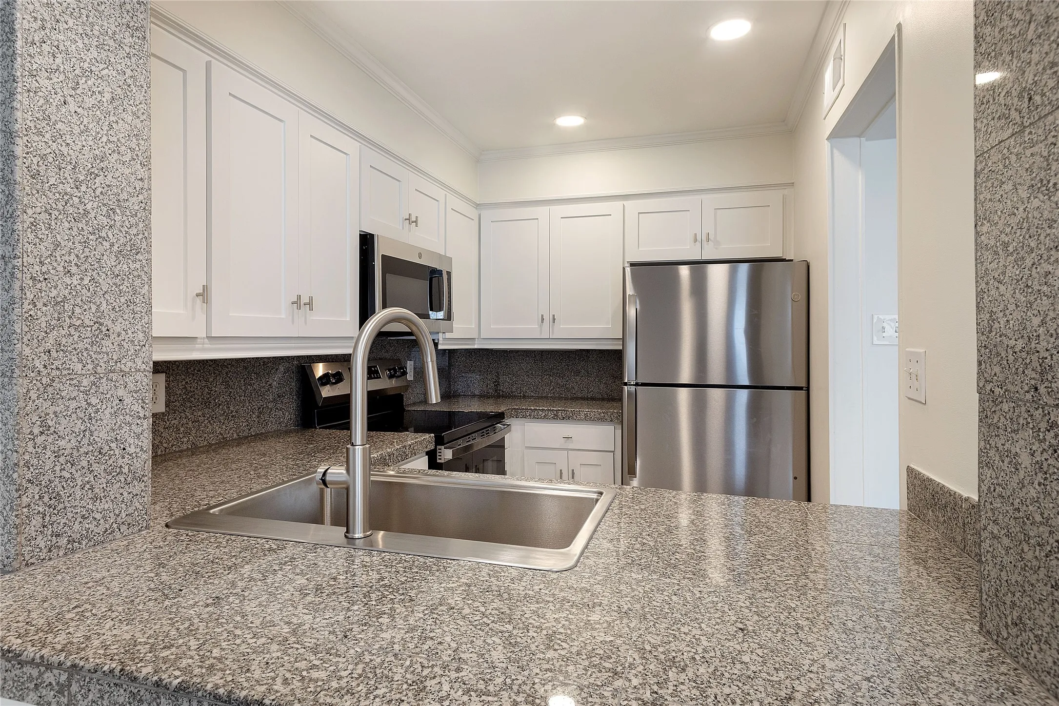 Condominium For Rent in Dallas County , 5881 Preston View Boulevard 202, Dallas, Texas 75240, 1 Bedroom, 1 Bathroom, Garage spaces, 747 Sqft, built in 1968, mls#21332265, Real Estate Agent in Dallas, Homes For Rent in Dallas county, Homes For Rent in Dallas, Realtor in Dallas Texas, Real Estate Brokerage Independent Realty Texas, Luminita Cordes Realtor