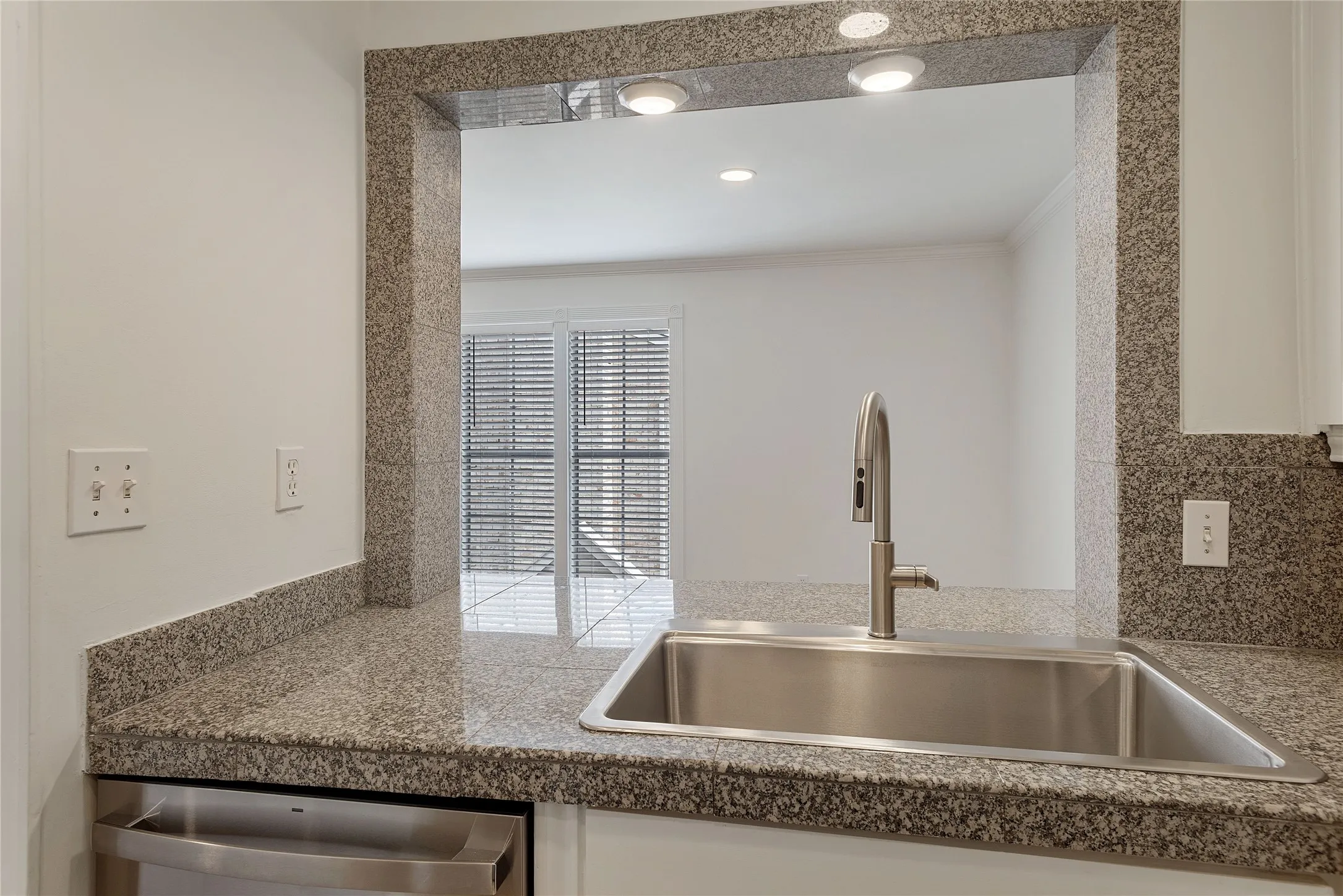Condominium For Rent in Dallas County , 5881 Preston View Boulevard 202, Dallas, Texas 75240, 1 Bedroom, 1 Bathroom, Garage spaces, 747 Sqft, built in 1968, mls#21332265, Real Estate Agent in Dallas, Homes For Rent in Dallas county, Homes For Rent in Dallas, Realtor in Dallas Texas, Real Estate Brokerage Independent Realty Texas, Luminita Cordes Realtor