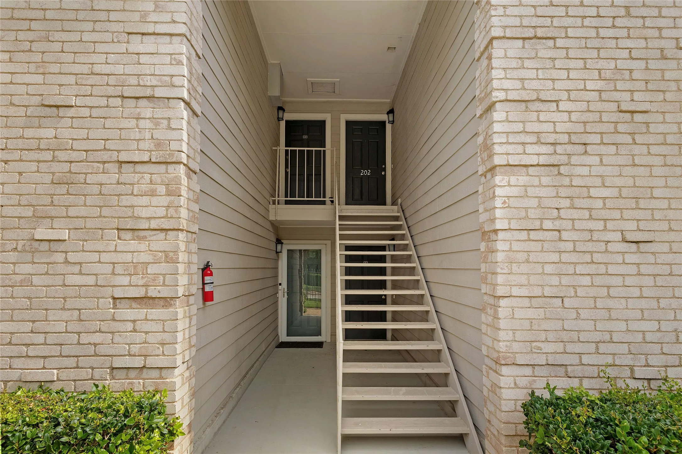 Condominium For Rent in Dallas County , 5881 Preston View Boulevard 202, Dallas, Texas 75240, 1 Bedroom, 1 Bathroom, Garage spaces, 747 Sqft, built in 1968, mls#21332265, Real Estate Agent in Dallas, Homes For Rent in Dallas county, Homes For Rent in Dallas, Realtor in Dallas Texas, Real Estate Brokerage Independent Realty Texas, Luminita Cordes Realtor
