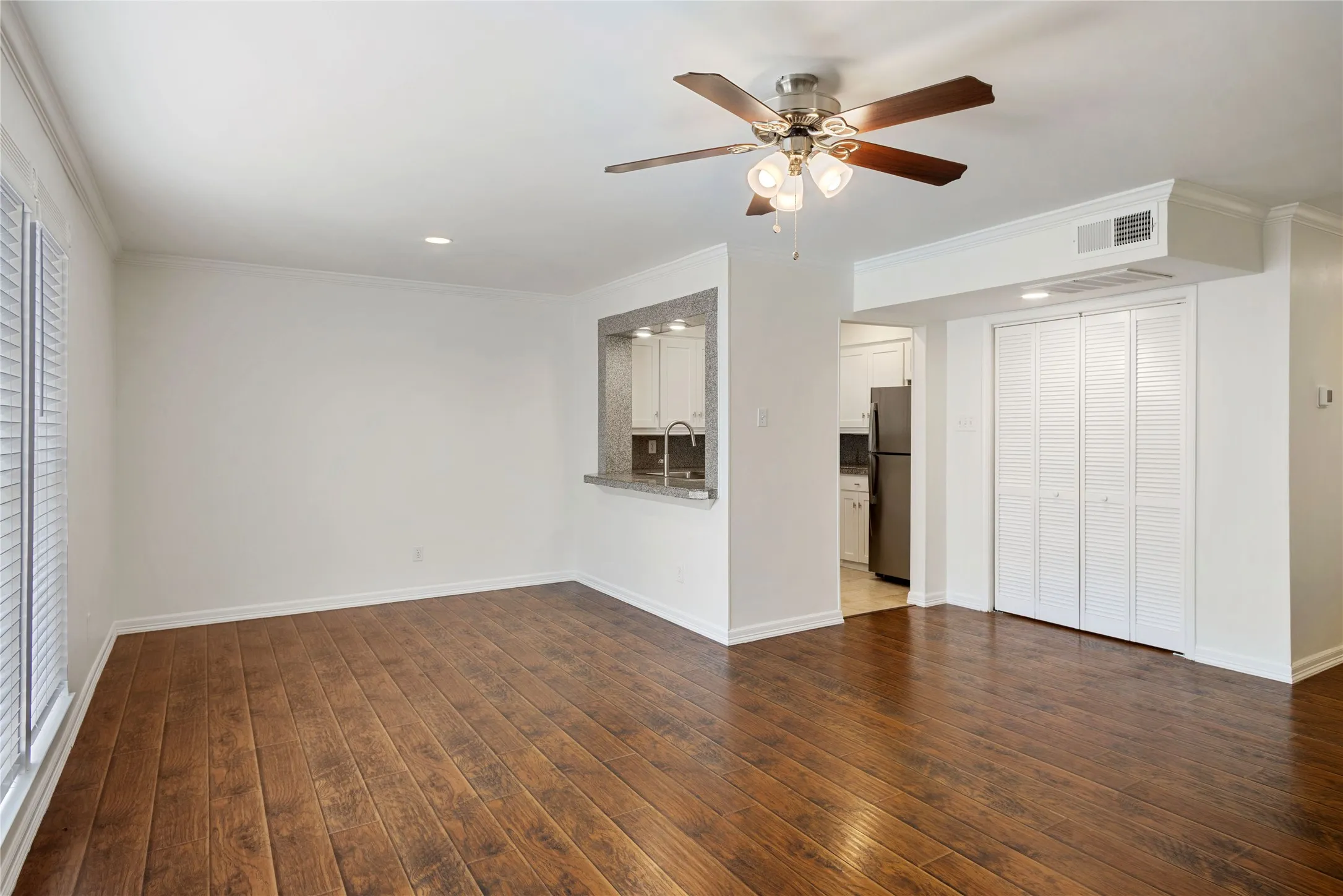 Condominium For Rent in Dallas County , 5881 Preston View Boulevard 202, Dallas, Texas 75240, 1 Bedroom, 1 Bathroom, Garage spaces, 747 Sqft, built in 1968, mls#21332265, Real Estate Agent in Dallas, Homes For Rent in Dallas county, Homes For Rent in Dallas, Realtor in Dallas Texas, Real Estate Brokerage Independent Realty Texas, Luminita Cordes Realtor