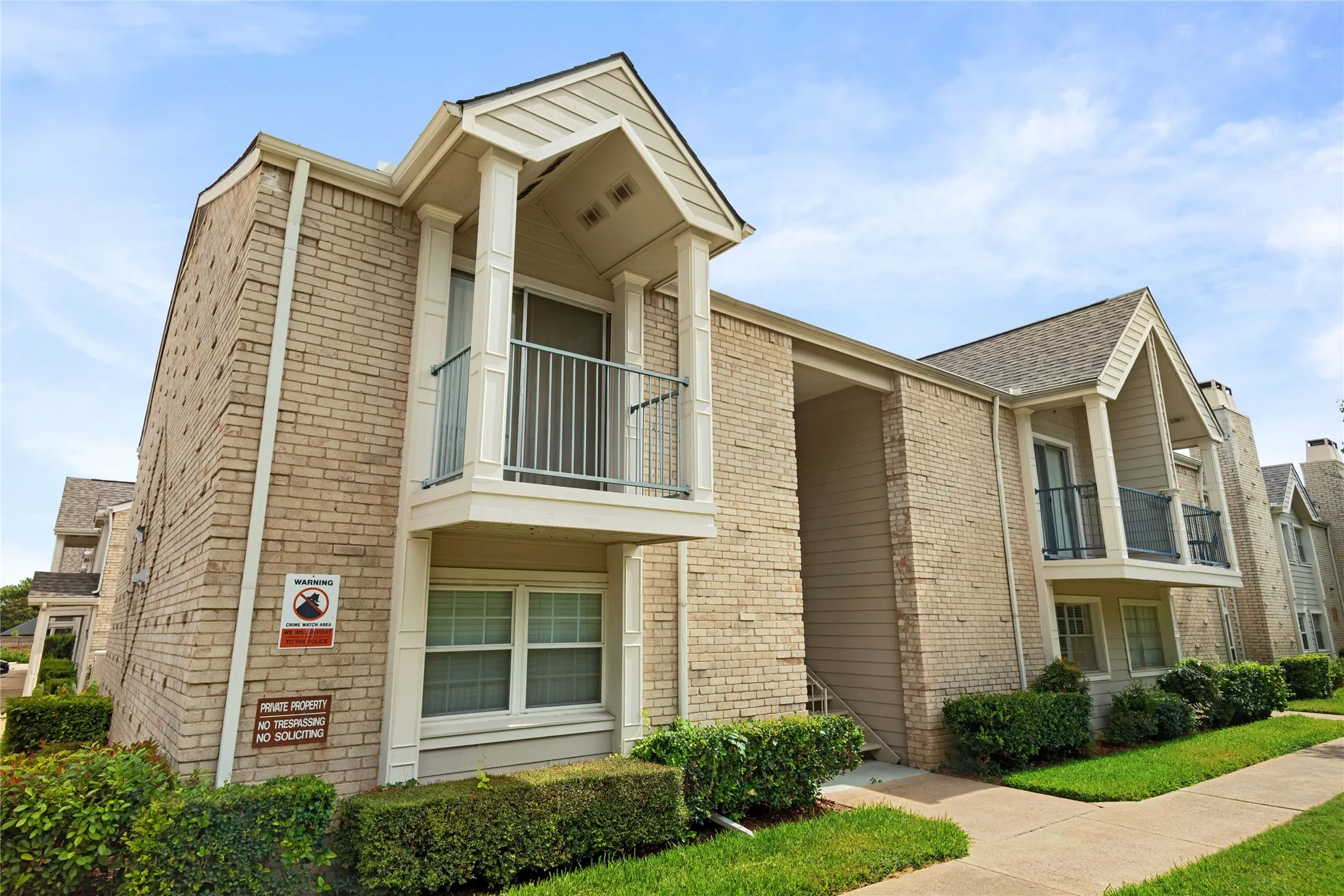 Condominium For Rent in Dallas County , 5881 Preston View Boulevard 202, Dallas, Texas 75240, 1 Bedroom, 1 Bathroom, Garage spaces, 747 Sqft, built in 1968, mls#21332265, Real Estate Agent in Dallas, Homes For Rent in Dallas county, Homes For Rent in Dallas, Realtor in Dallas Texas, Real Estate Brokerage Independent Realty Texas, Luminita Cordes Realtor