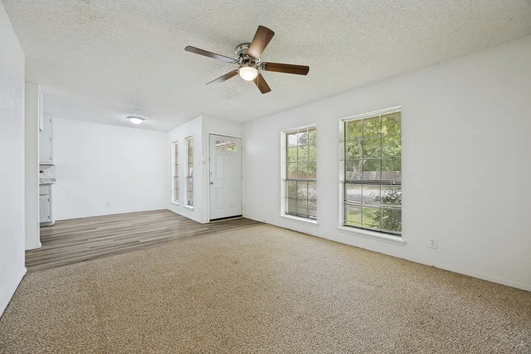 Duplex For Rent in Grayson County , 808 W Belden Street 806, Sherman, Texas 75092, 2 Bedroom, 1 Bathroom, Garage spaces, 935 Sqft, built in 1985, mls#21332350, Real Estate Agent in Sherman, Homes For Rent in Grayson county, Homes For Rent in Sherman, Realtor in Sherman Texas, Real Estate Brokerage Independent Realty Texas, Luminita Cordes Realtor