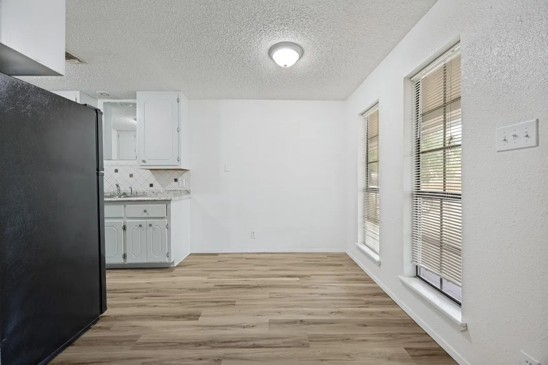 Duplex For Rent in Grayson County , 808 W Belden Street 806, Sherman, Texas 75092, 2 Bedroom, 1 Bathroom, Garage spaces, 935 Sqft, built in 1985, mls#21332350, Real Estate Agent in Sherman, Homes For Rent in Grayson county, Homes For Rent in Sherman, Realtor in Sherman Texas, Real Estate Brokerage Independent Realty Texas, Luminita Cordes Realtor