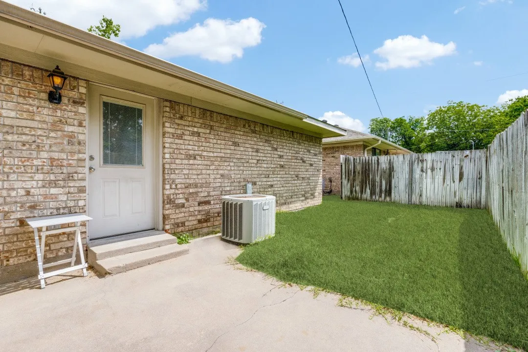 Duplex For Rent in Grayson County , 808 W Belden Street 806, Sherman, Texas 75092, 2 Bedroom, 1 Bathroom, Garage spaces, 935 Sqft, built in 1985, mls#21332350, Real Estate Agent in Sherman, Homes For Rent in Grayson county, Homes For Rent in Sherman, Realtor in Sherman Texas, Real Estate Brokerage Independent Realty Texas, Luminita Cordes Realtor