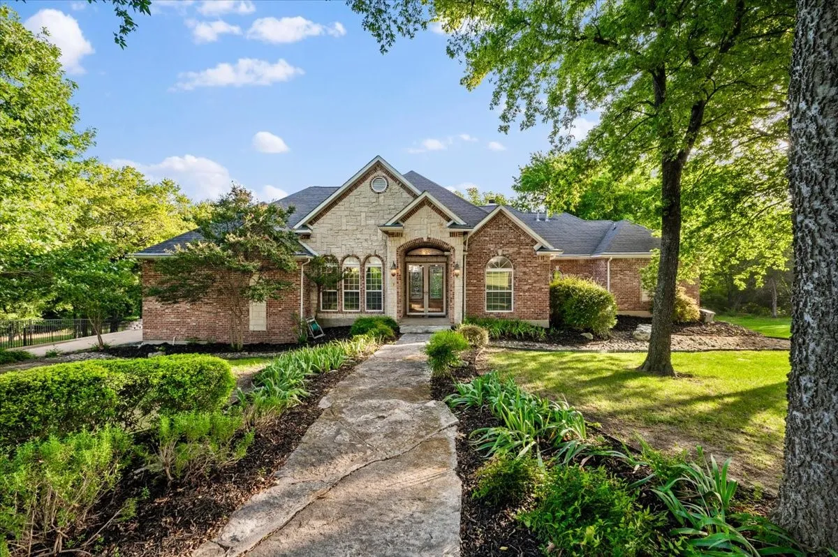 Single Family Residence For Sale in Dallas County , 2643 Creekwood Drive, Cedar Hill, Texas 75104, 3 Bedroom, 4 Bathroom, 3 Garage spaces, 3,508 Sqft, built in 2003, mls#21335559, Real Estate Agent in Cedar Hill, Homes For Sale in Dallas county, Homes For Sale in Cedar Hill, Realtor in Cedar Hill Texas, Real Estate Brokerage Independent Realty Texas, Luminita Cordes Realtor