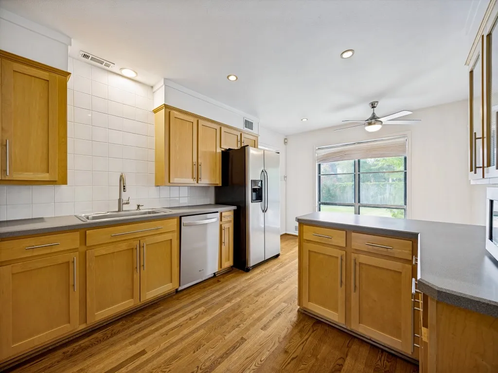 Single Family Residence For Rent in Dallas County , 5938 Willow Lane, Dallas, Texas 75230, 3 Bedroom, 3 Bathroom, 2 Garage spaces, 2,116 Sqft, built in 1959, mls#21330381, Real Estate Agent in Dallas, Homes For Rent in Dallas county, Homes For Rent in Dallas, Realtor in Dallas Texas, Real Estate Brokerage Independent Realty Texas, Luminita Cordes Realtor