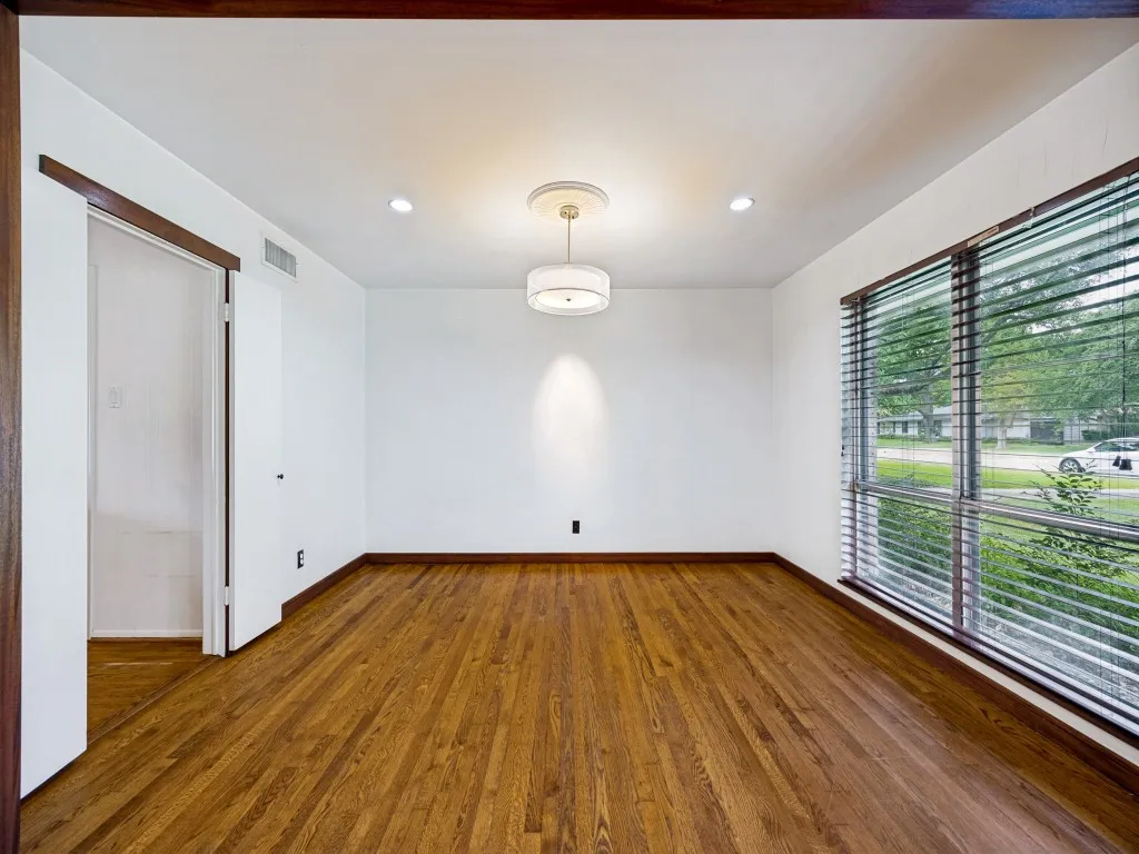 Single Family Residence For Rent in Dallas County , 5938 Willow Lane, Dallas, Texas 75230, 3 Bedroom, 3 Bathroom, 2 Garage spaces, 2,116 Sqft, built in 1959, mls#21330381, Real Estate Agent in Dallas, Homes For Rent in Dallas county, Homes For Rent in Dallas, Realtor in Dallas Texas, Real Estate Brokerage Independent Realty Texas, Luminita Cordes Realtor