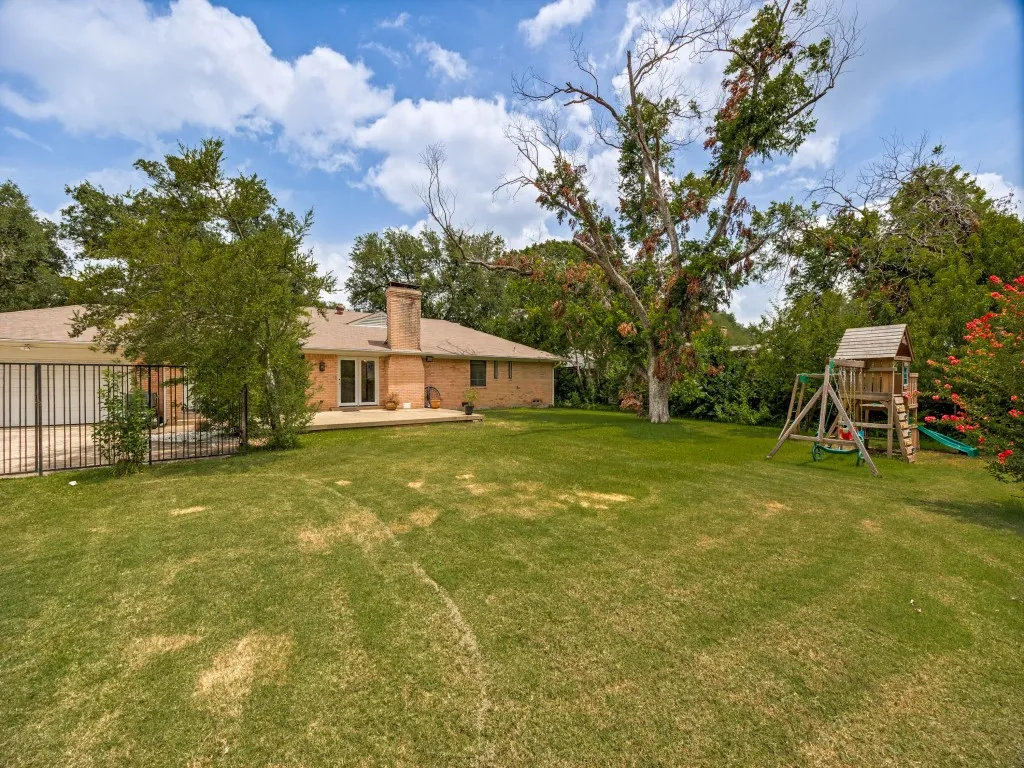 Single Family Residence For Rent in Dallas County , 5938 Willow Lane, Dallas, Texas 75230, 3 Bedroom, 3 Bathroom, 2 Garage spaces, 2,116 Sqft, built in 1959, mls#21330381, Real Estate Agent in Dallas, Homes For Rent in Dallas county, Homes For Rent in Dallas, Realtor in Dallas Texas, Real Estate Brokerage Independent Realty Texas, Luminita Cordes Realtor