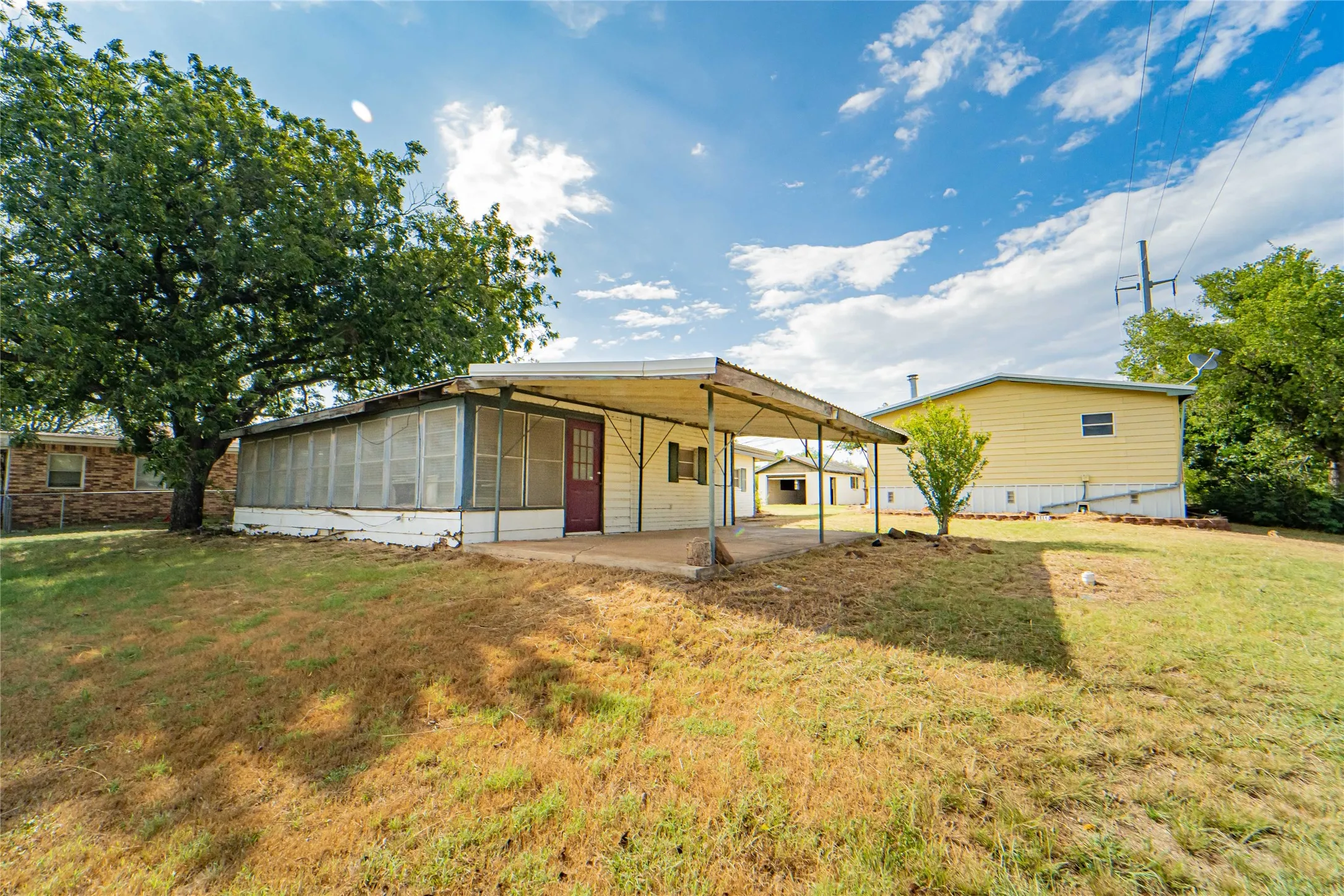 Waterfront guest accommodations, 1 Bedroom/! Bathroom with Sunroom and large covered front porch- Lake Views!