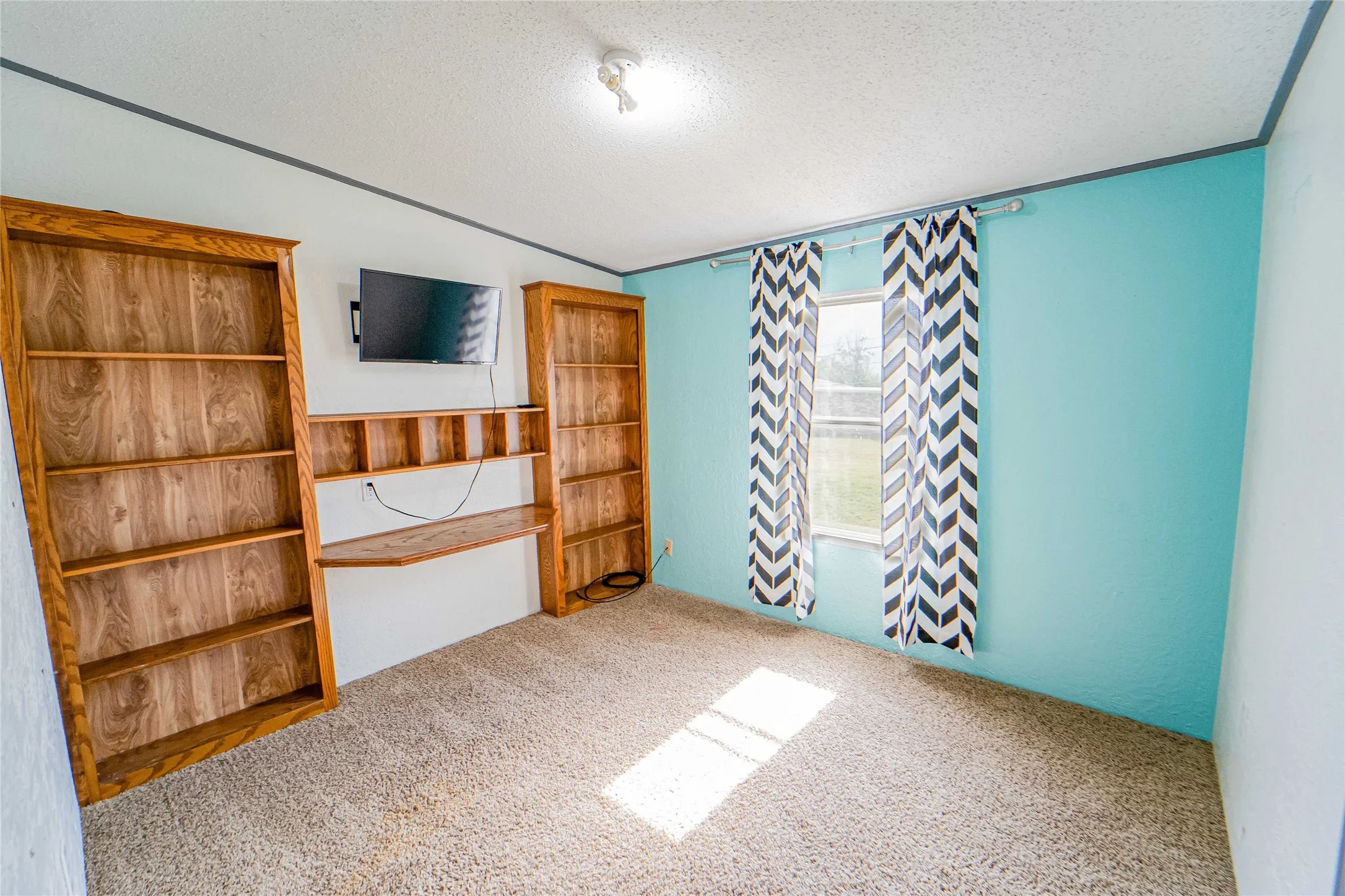 Guest bedroom 4 of 4 or great option study/home office/flex room-