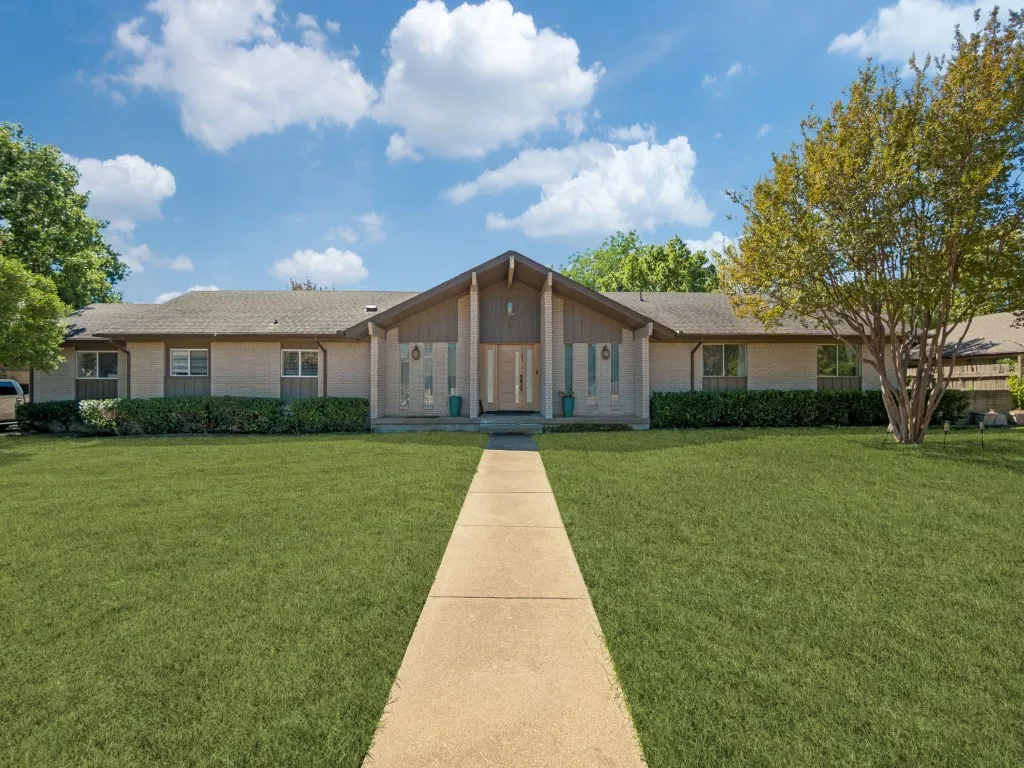 Single Family Residence For Rent in Dallas County , 5616 Mcshann Road, Dallas, Texas 75230, 5 Bedroom, 5 Bathroom, 2 Garage spaces, 3,181 Sqft, built in 1967, mls#21329952, Real Estate Agent in Dallas, Homes For Rent in Dallas county, Homes For Rent in Dallas, Realtor in Dallas Texas, Real Estate Brokerage Independent Realty Texas, Luminita Cordes Realtor