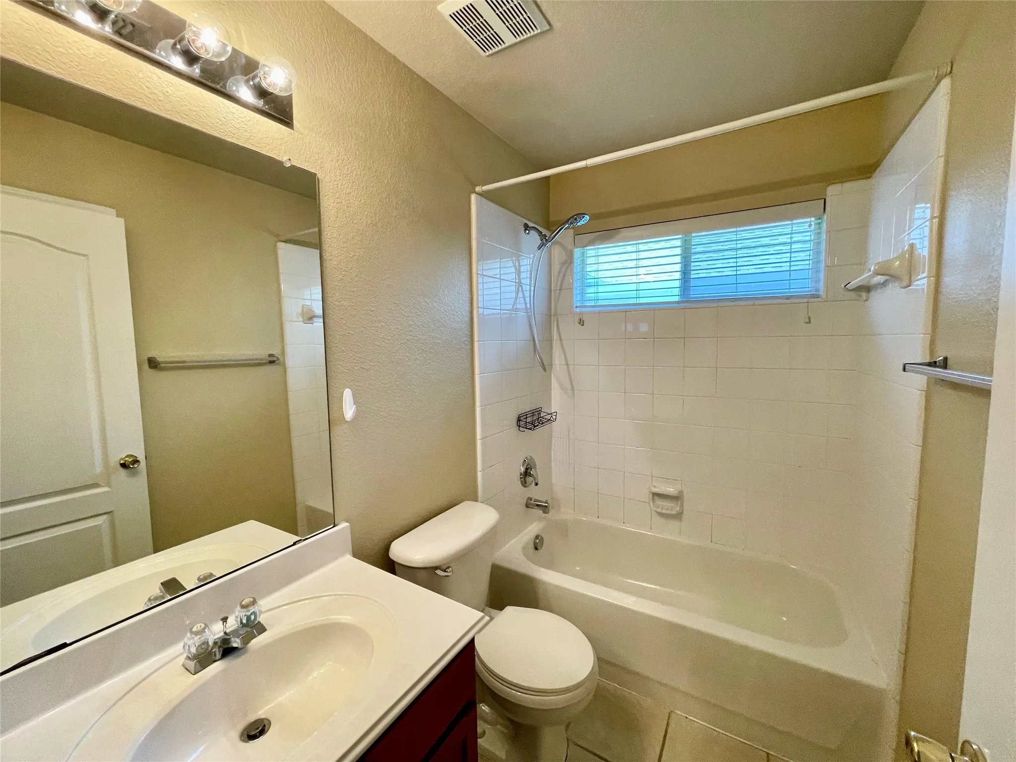 Single Family Residence For Rent in Collin County , 1535 Silver Spur Drive, Allen, Texas 75002, 3 Bedroom, 2 Bathroom, 2 Garage spaces, 1,843 Sqft, built in 2003, mls#21335666, Real Estate Agent in Allen, Homes For Rent in Collin county, Homes For Rent in Allen, Realtor in Allen Texas, Real Estate Brokerage Independent Realty Texas, Luminita Cordes Realtor